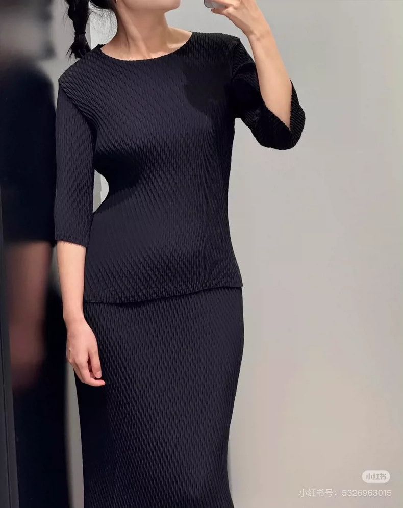 Issey Miyake Issey Miyake size:2 Black main line small fish-scale round Size M / US 6-8 / IT 42-44 - 3 Thumbnail