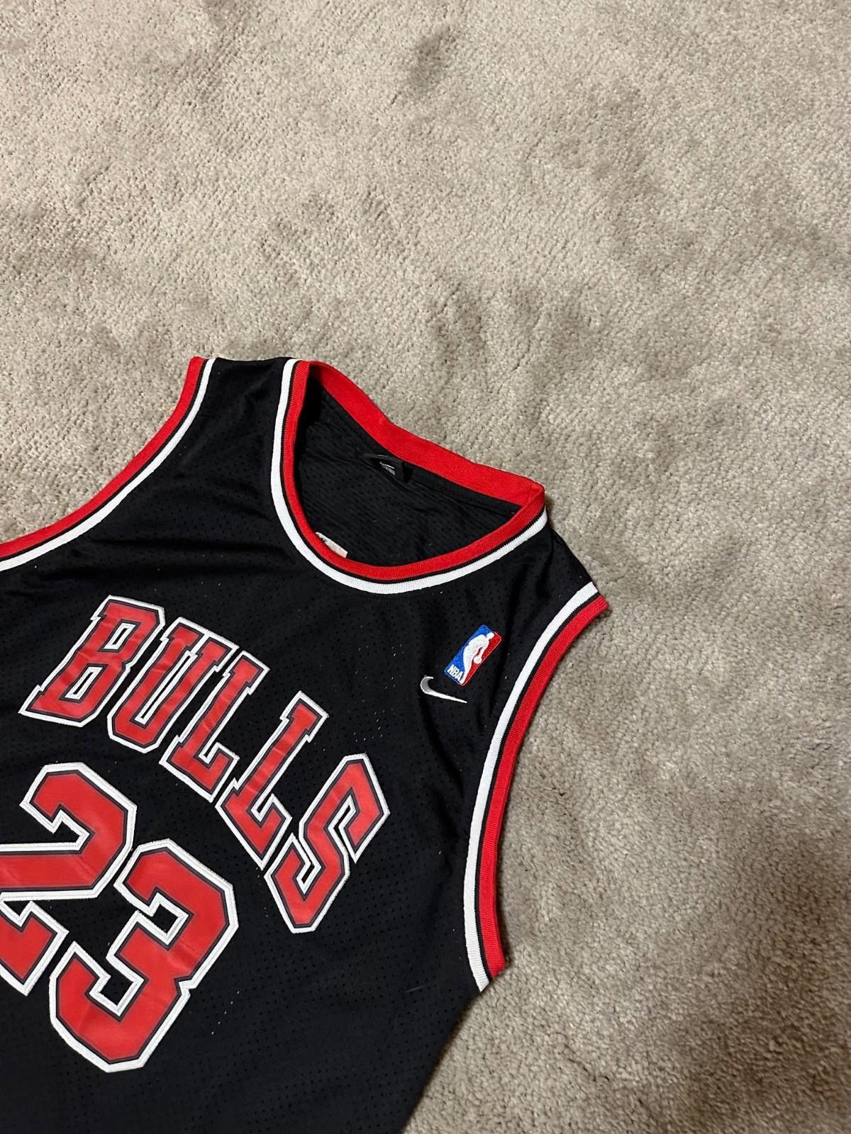 Nike Vintage Nike Basketball Chicago Bulls #23Jordan Jersey XL Size US XL / EU 56 / 4 - 4 Thumbnail
