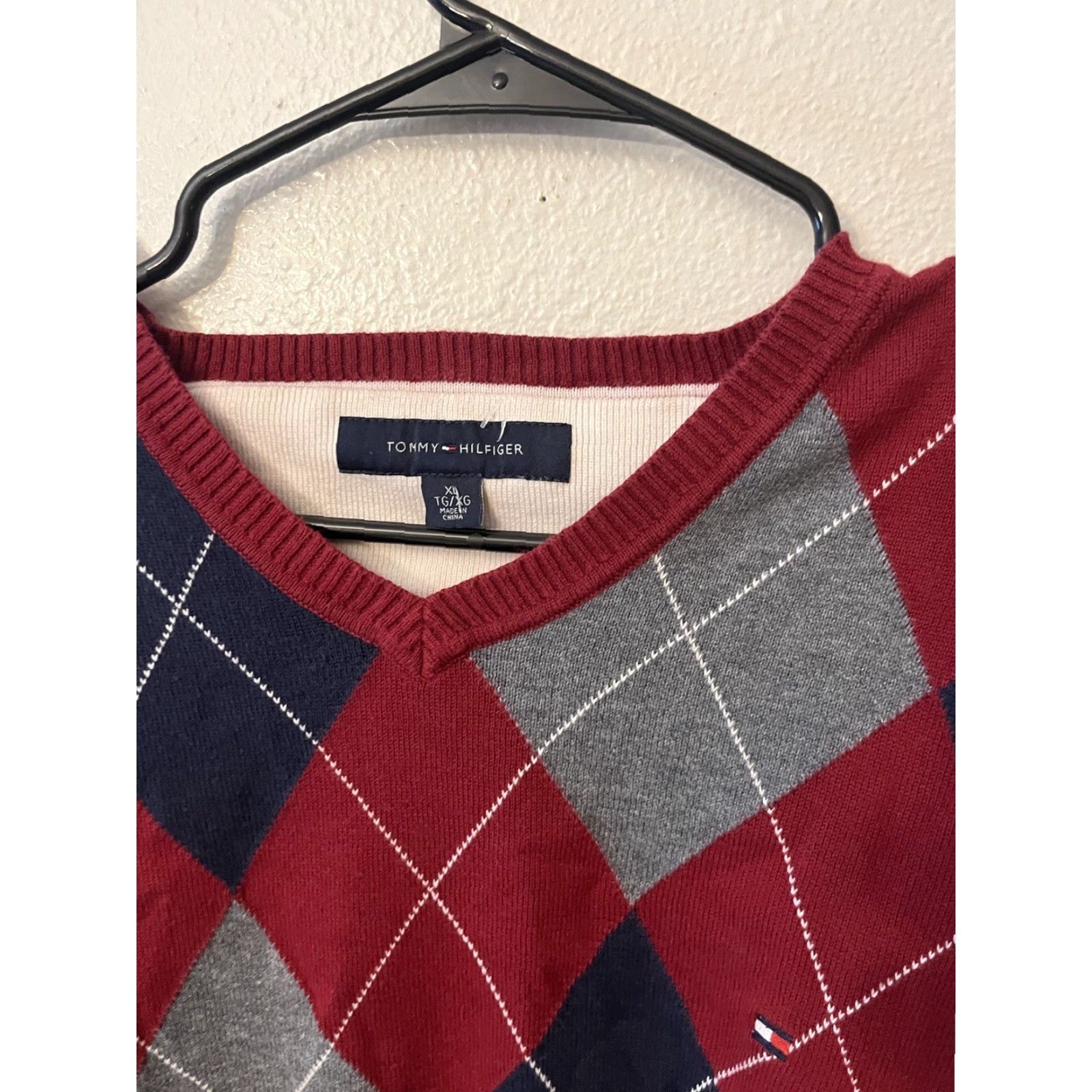 Tommy Hilfiger Tommy Hilfiger Embroidered Logo Argyle V-Neck Sweater Mens XL Red Long Sleeve Knit Pullover Size US XL / EU 56 / 4 - 2 Thumbnail