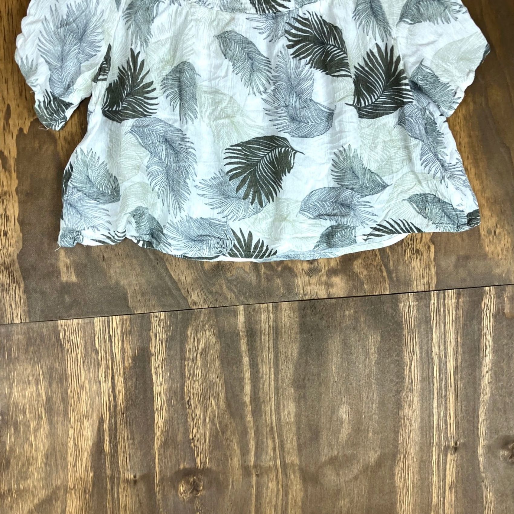 Anthropologie Sadie & Sage Anthropologie Womens Blouse White Leaf Print Off Shoulder Crop M Size M / US 6-8 / IT 42-44 - 3 Thumbnail
