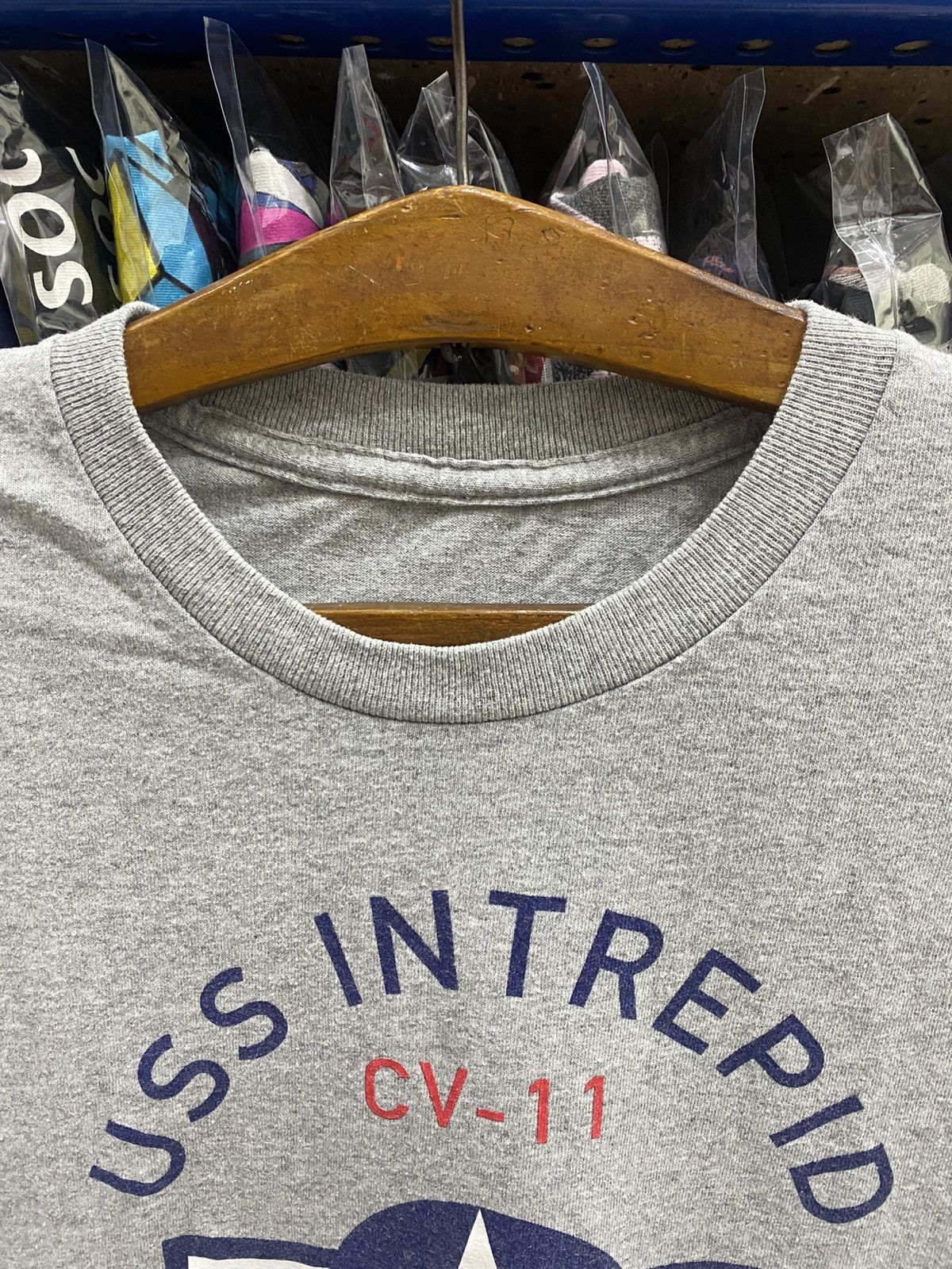 Avirex USS INTREPID SINCE 1943 TSHIRT Size US M / EU 48-50 / 2 - 3 Thumbnail