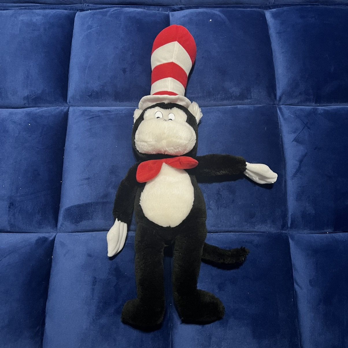 Cat in the hat plush universal studios 2025