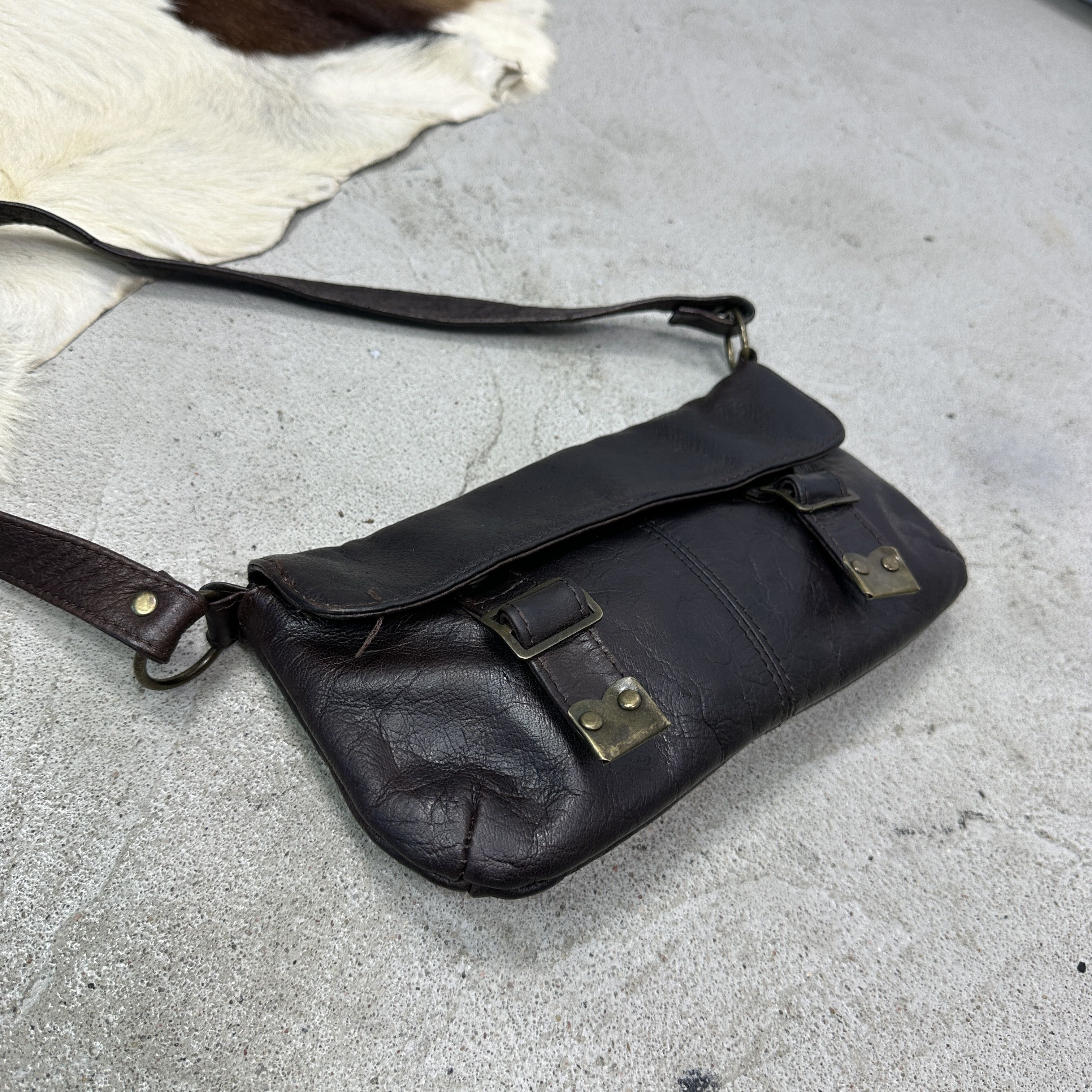 Vintage Vintage Leather Buckled Baguette Shoulder Bag Y2K Size ONE SIZE - 4 Thumbnail