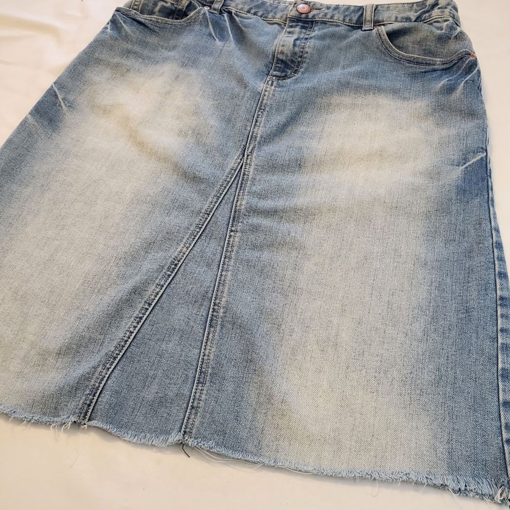 Mossimo VINTAGE Mossimo Denim Knee Length Skirt Button Zipper Pockets A-Line Solid Blue Womens 90s Hippie Western B OA Size 32" / US 10 / IT 46 - 3 Thumbnail