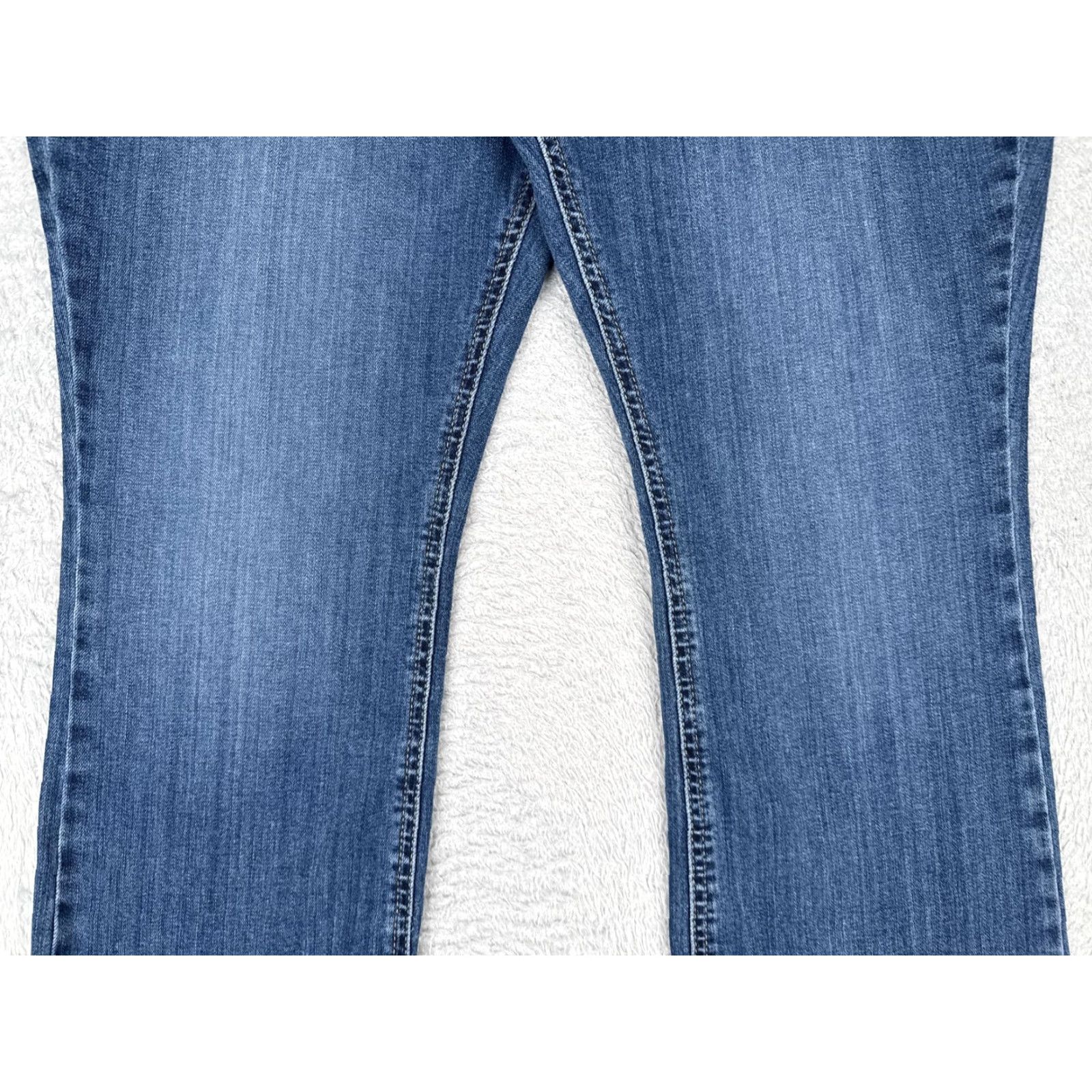 Lee Lee Jeans Womens Regular Bootcut Jeans 18M Blue Mid Rise Stretch Denim 5-Pocket Zip Fly Belt Loops 30in Inseam Size 40" / US 18 - 3 Thumbnail