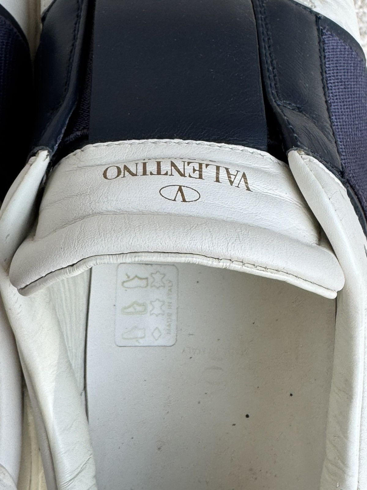 Valentino Valentino Garavani Open Low-Top Sneakers White/Navy(TP938Y2) Size US 7 / EU 40 - 7 Thumbnail