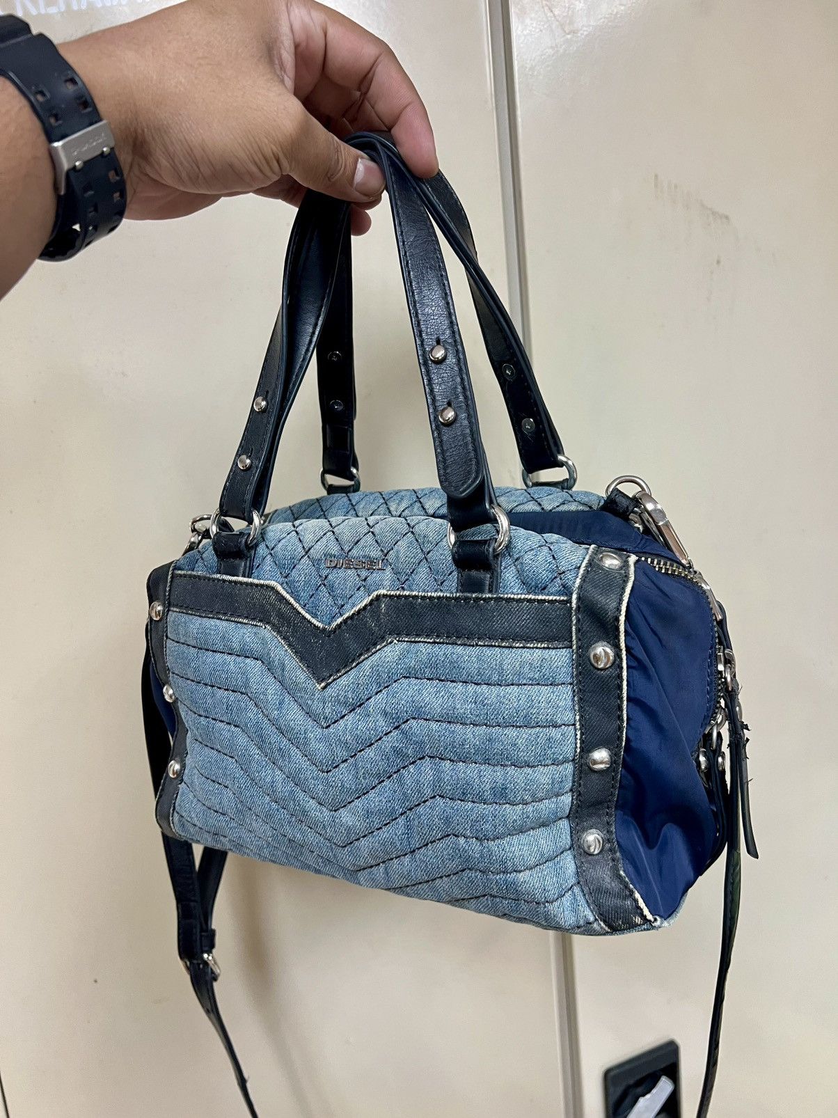 Diesel × Diesel Black Gold × Vintage Vintage Y2K Diesel Two Way Sling Crossbody Bag Size ONE SIZE - 2 Thumbnail