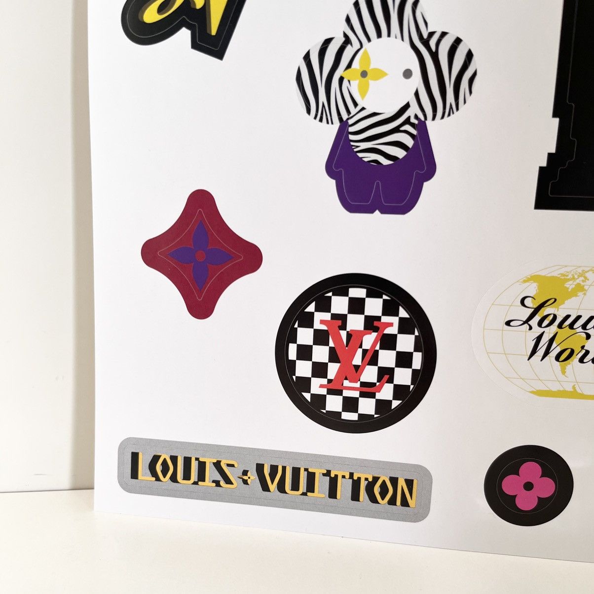 Louis Vuitton Louis Vuitton large sticker sheet Size ONE SIZE - 16 Thumbnail