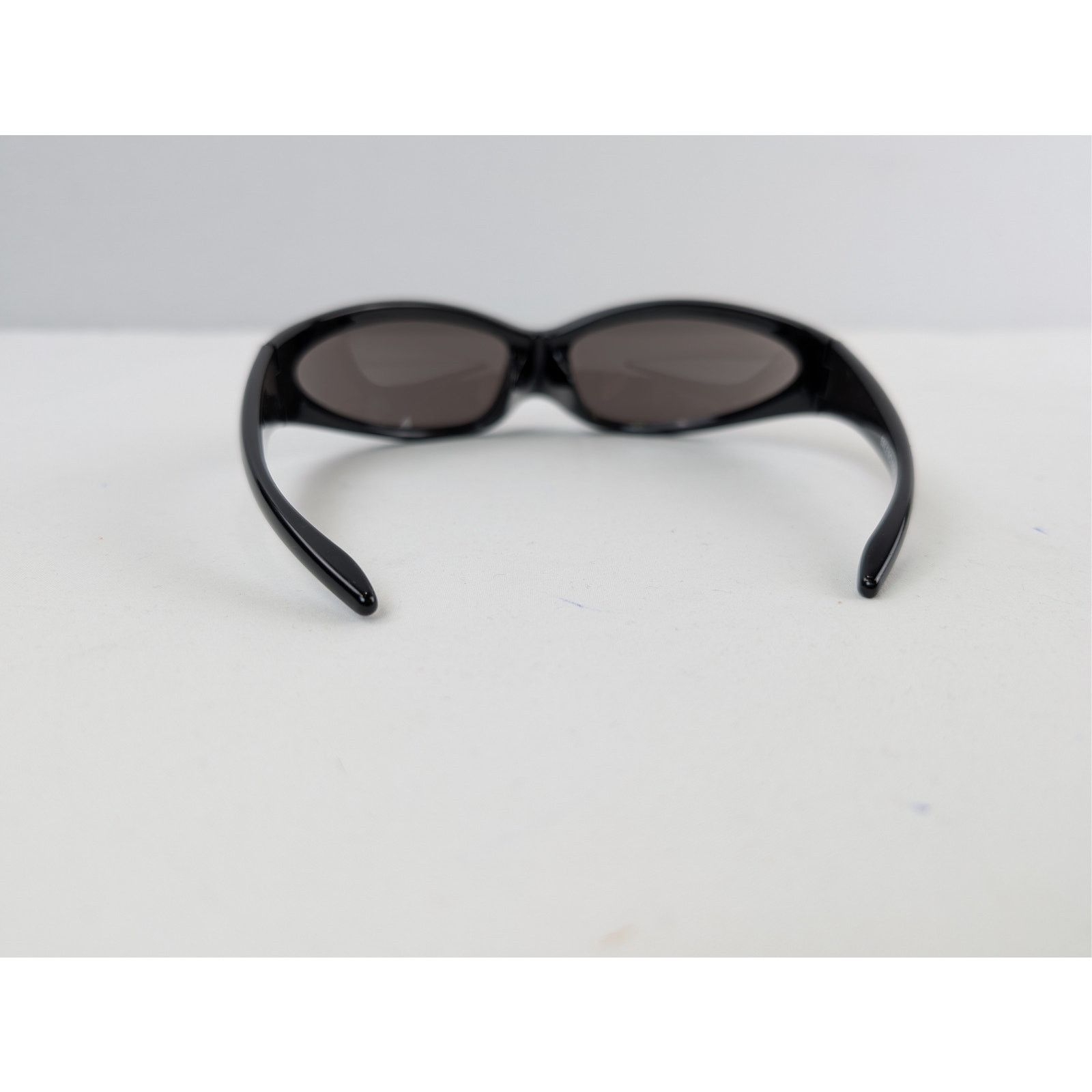 Balenciaga o1rshd1 Size: OS / Skin Cat Sunglasses in Black Size ONE SIZE - 9 Thumbnail