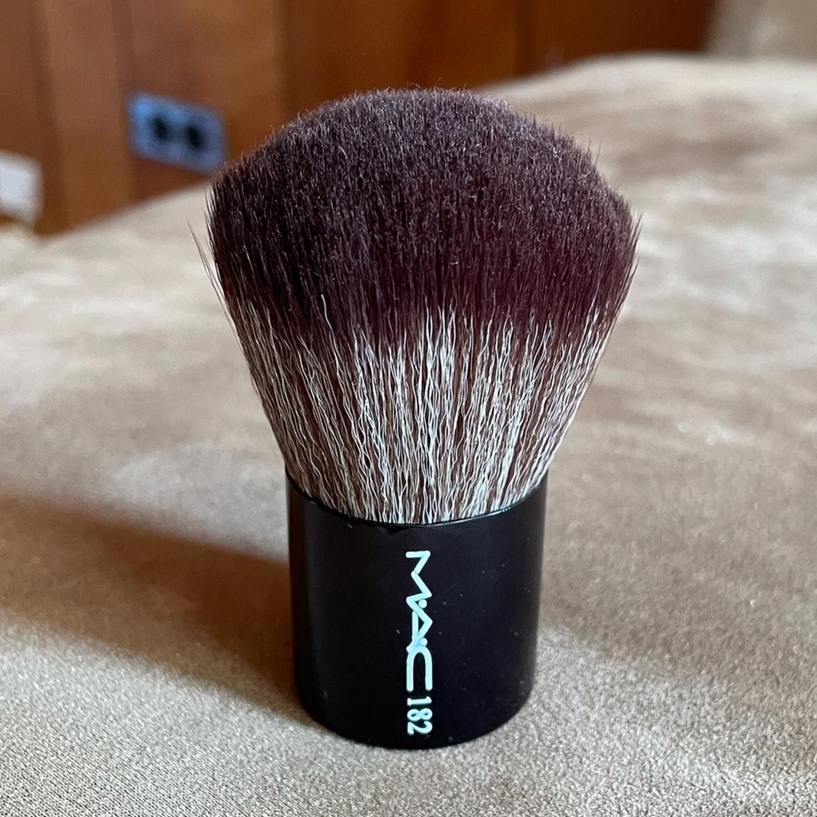 Other MAC Cosmetics 182 SYNTHETIC BUFFER BRUSH EUC Size ONE SIZE - 1 Thumbnail