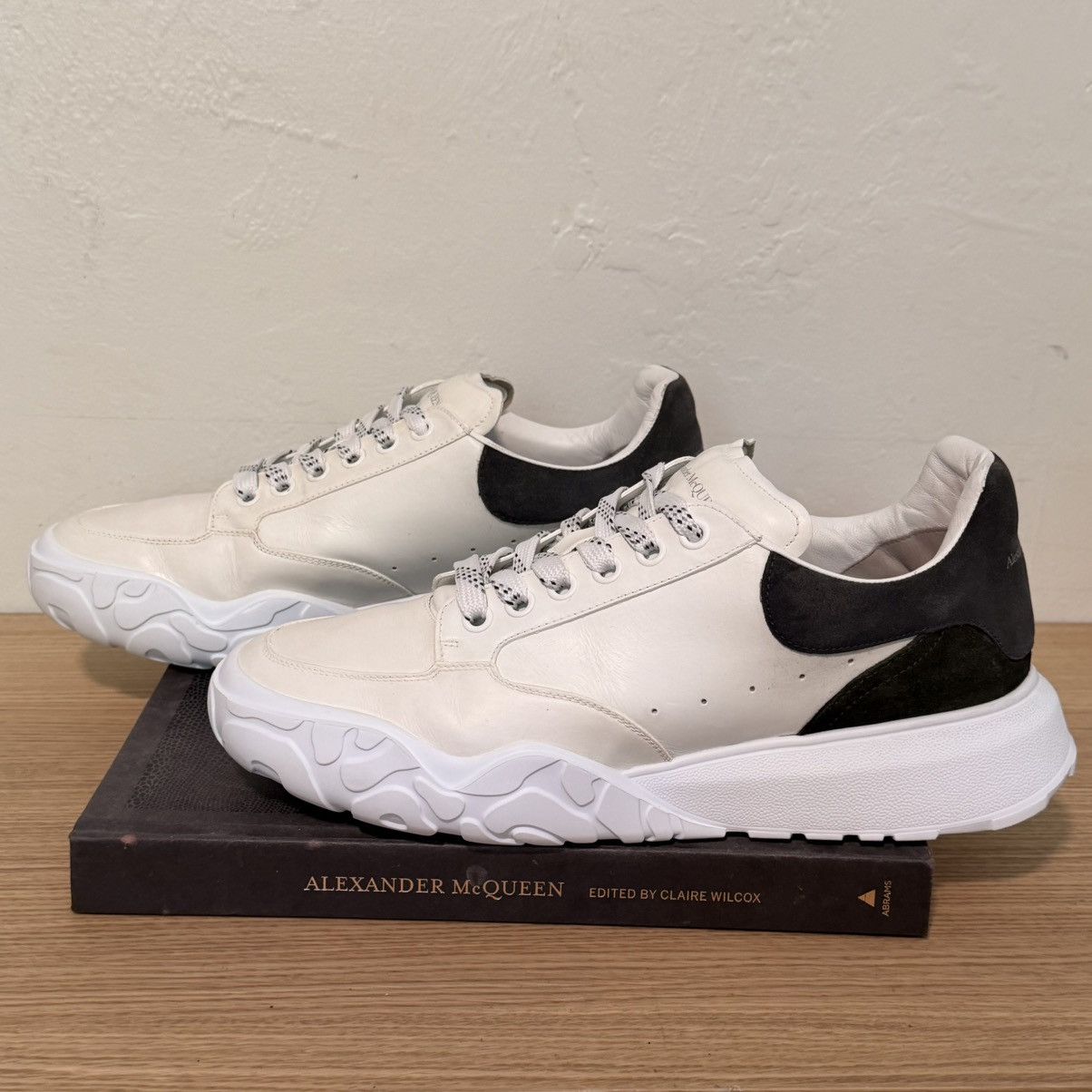 Alexander McQueen Alexander McQueen Court Sneakers Ivory / Navy Green 45 / 12 Size US 12 / EU 45 - 3 Thumbnail