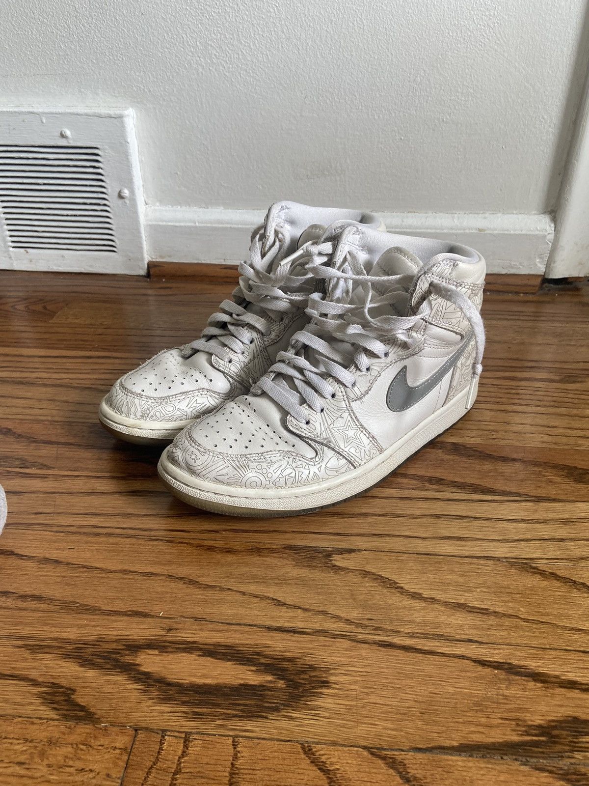Jordan Brand Air Jordan 1 laser Size US 8.5 / EU 41-42 - 1 Thumbnail