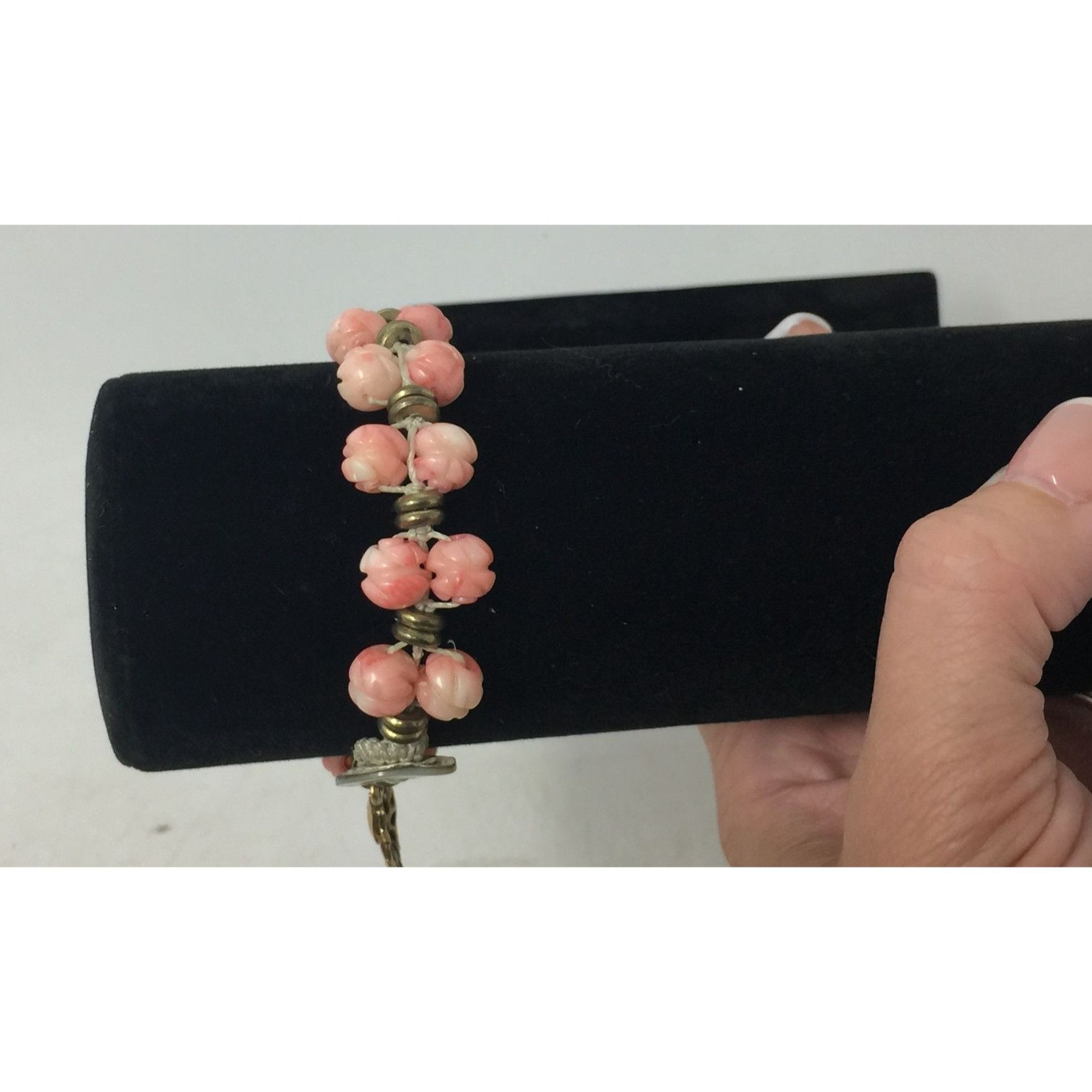 Other Women's Gold Tone Bracelet with Pink Flowers on it Size ONE SIZE - 9 Thumbnail
