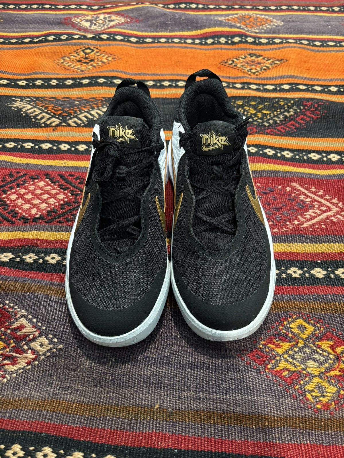 Nike Nike Team Hustle D10 Size US 6 / EU 39 - 3 Thumbnail