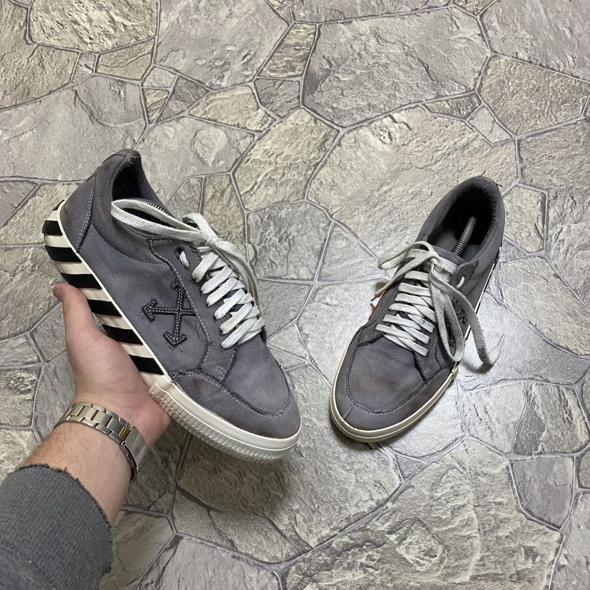 Off-White Off White Vulcanized - Grey suede Size US 10 / EU 43 - 1 Thumbnail
