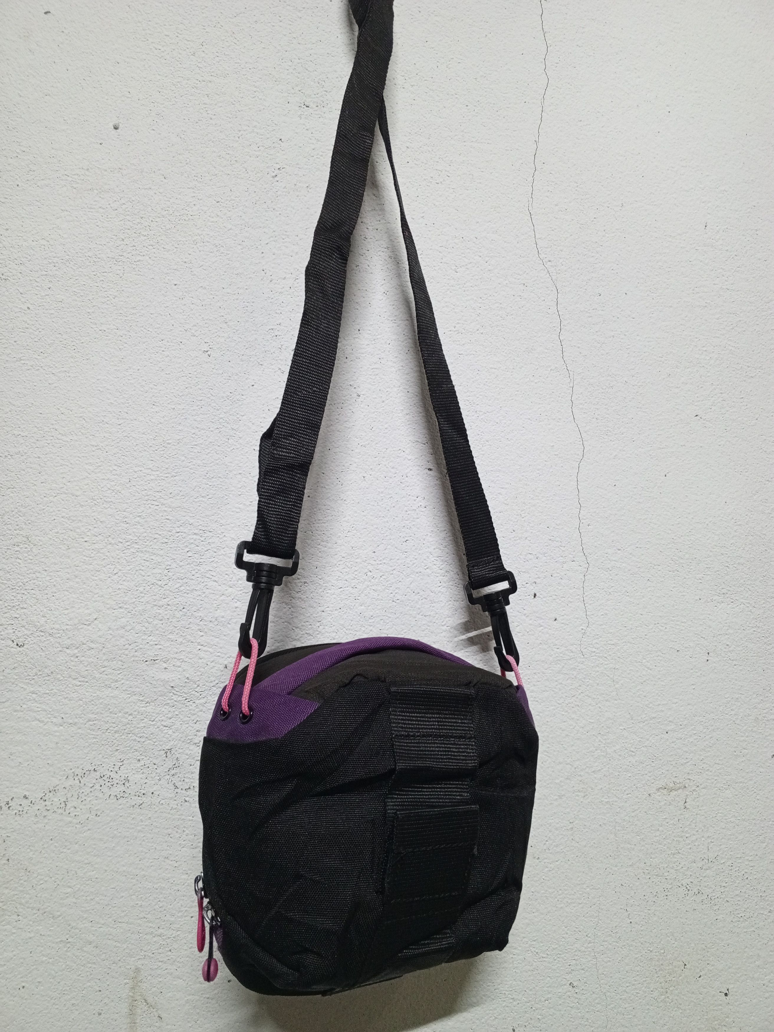 Crumpler 💥BINDING OFFER💥CRUMPLER SLIMBAG 🟣 Size ONE SIZE - 9 Thumbnail