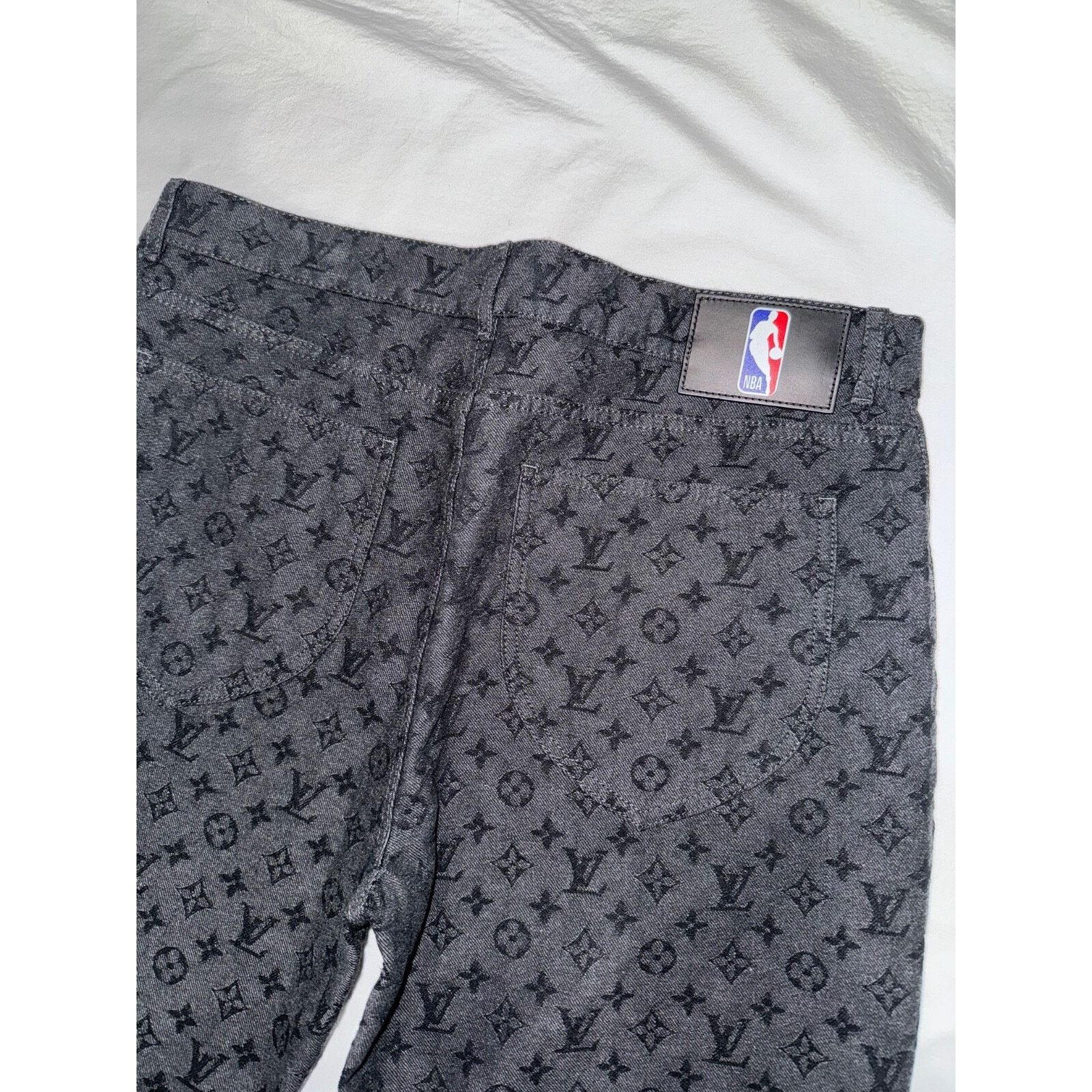 Louis Vuitton Louis Vuitton NBA Monogram Logo Gris Chine Grey Black Size US 34 / EU 50 - 10 Thumbnail