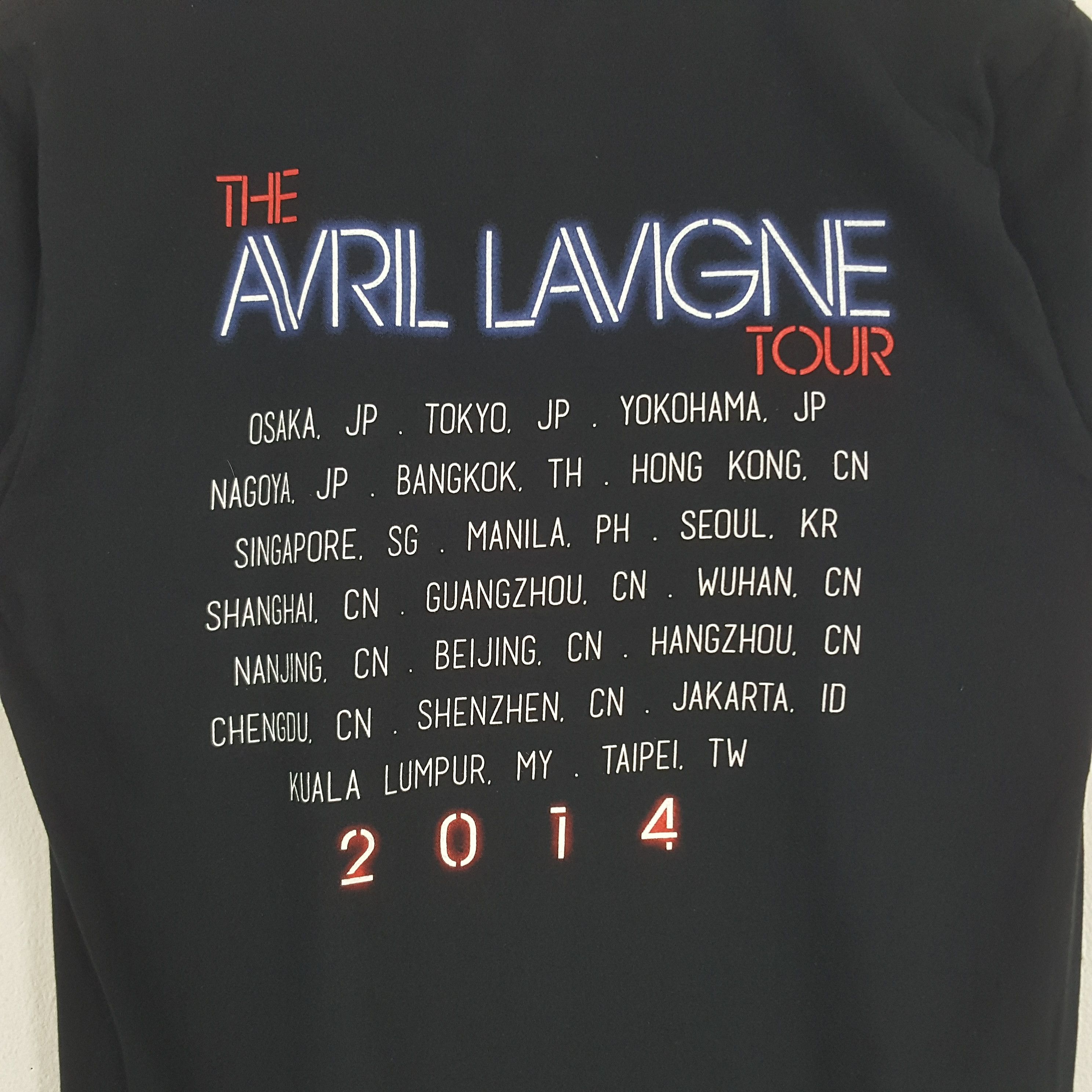 Vintage Vintage The Avril Lavigne Tour Solo Singer Songwriter Tshirt Size US S / EU 44-46 / 1 - 4 Thumbnail