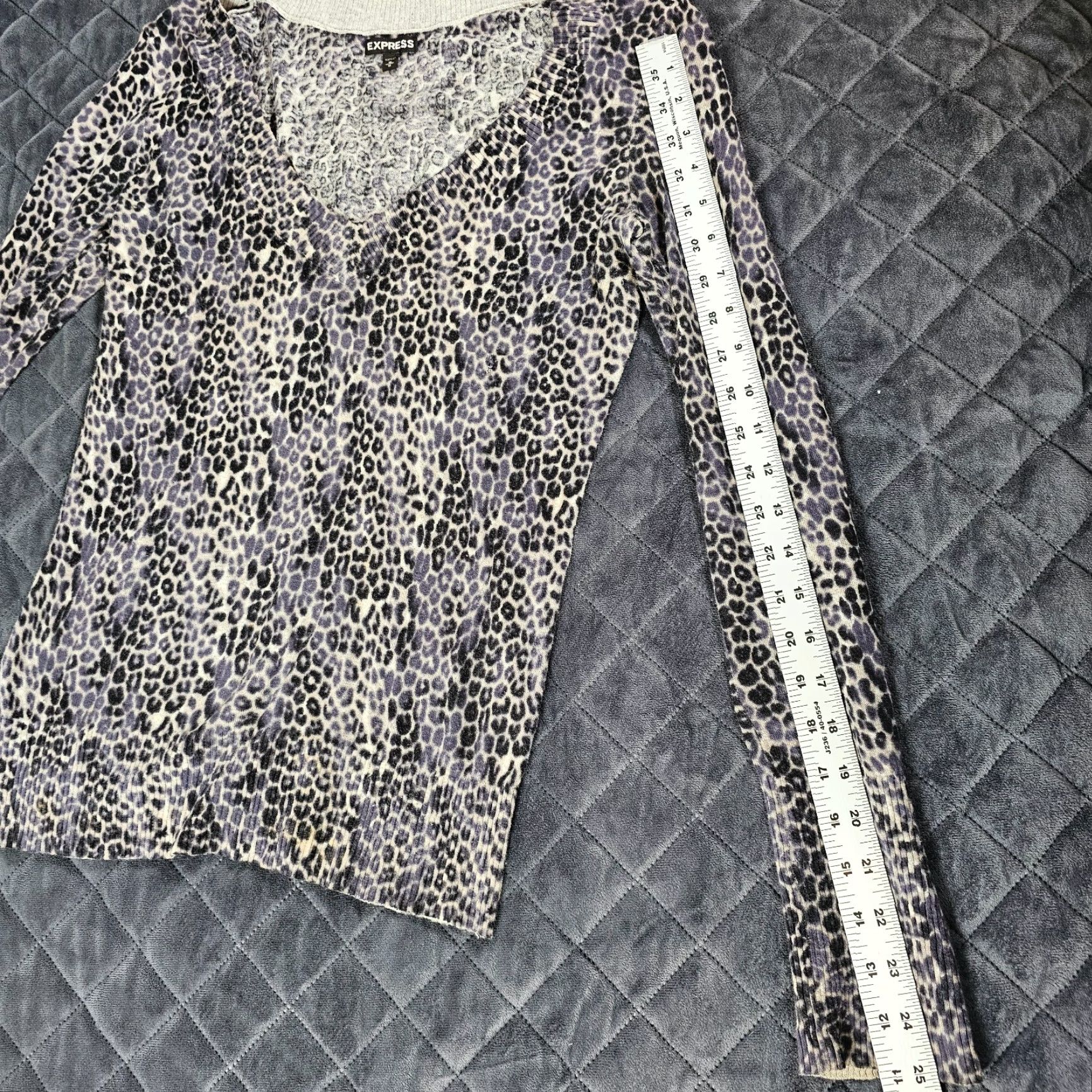 Express Express Blouse Women M Gray Leopard Long Sleeve V-Neck Casual Business Shirt Size M / US 6-8 / IT 42-44 - 6 Thumbnail
