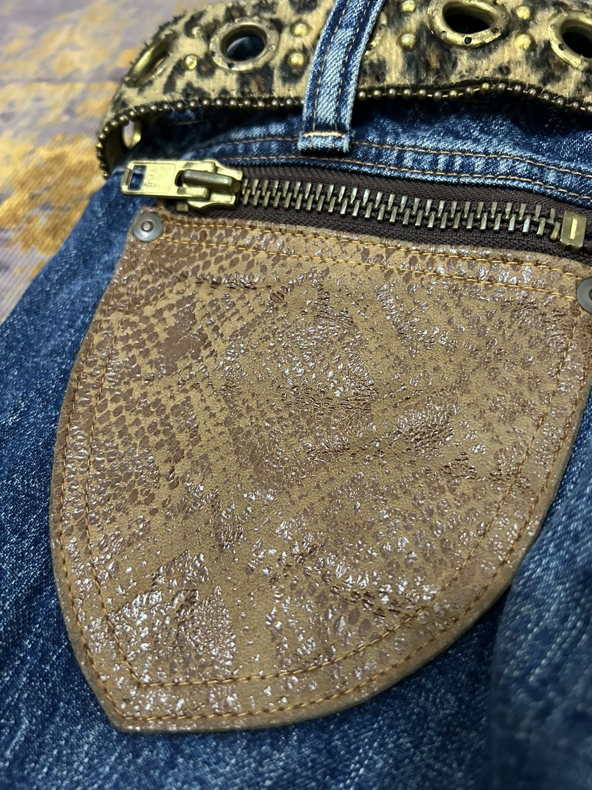 Tornado Mart RNA Inc Japan Distressed Snake Pocket Back Size US 31 - 11 Thumbnail