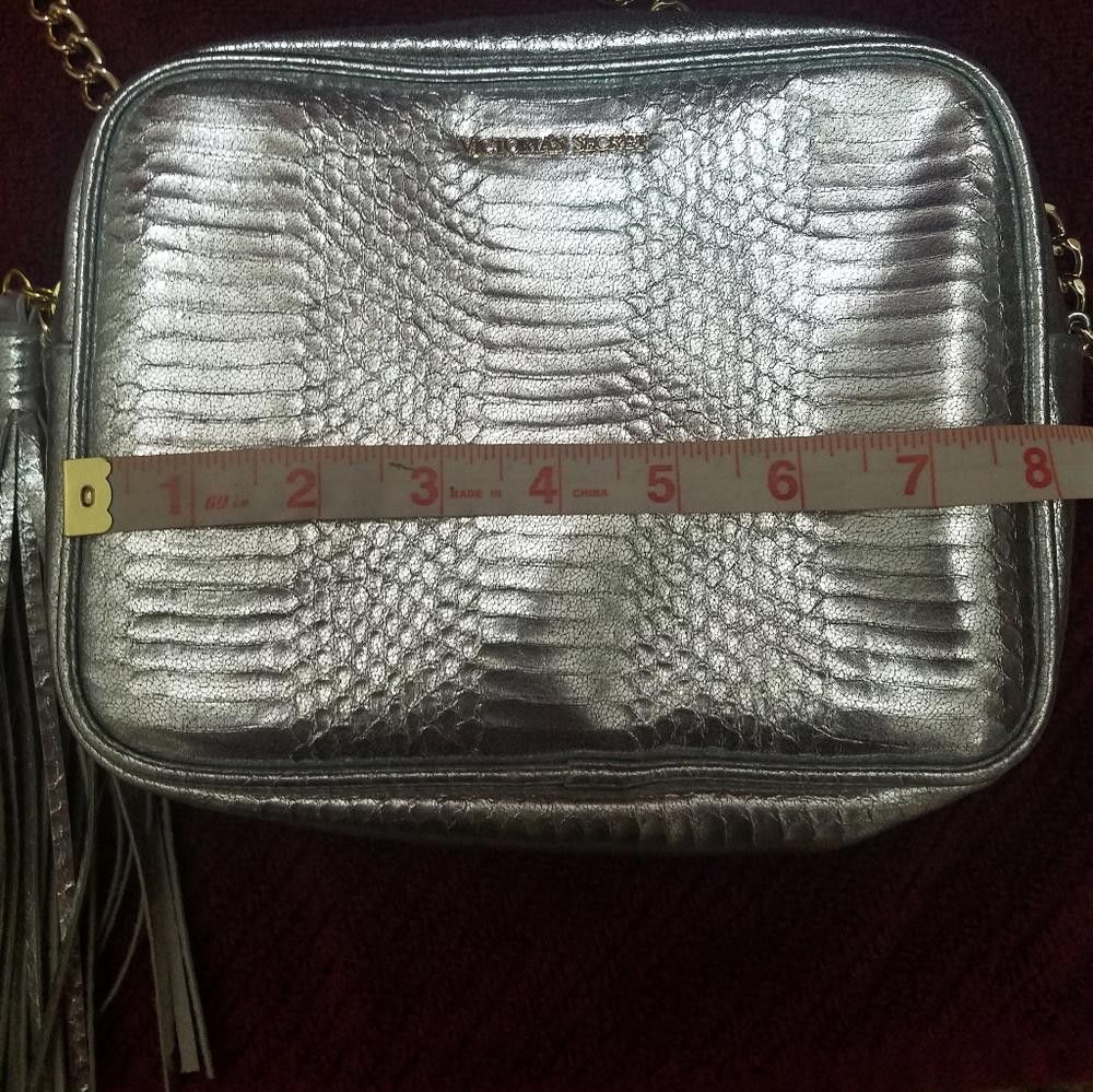Designer Victoria Secret Silver Purse with Tassel Size ONE SIZE - 2 Thumbnail