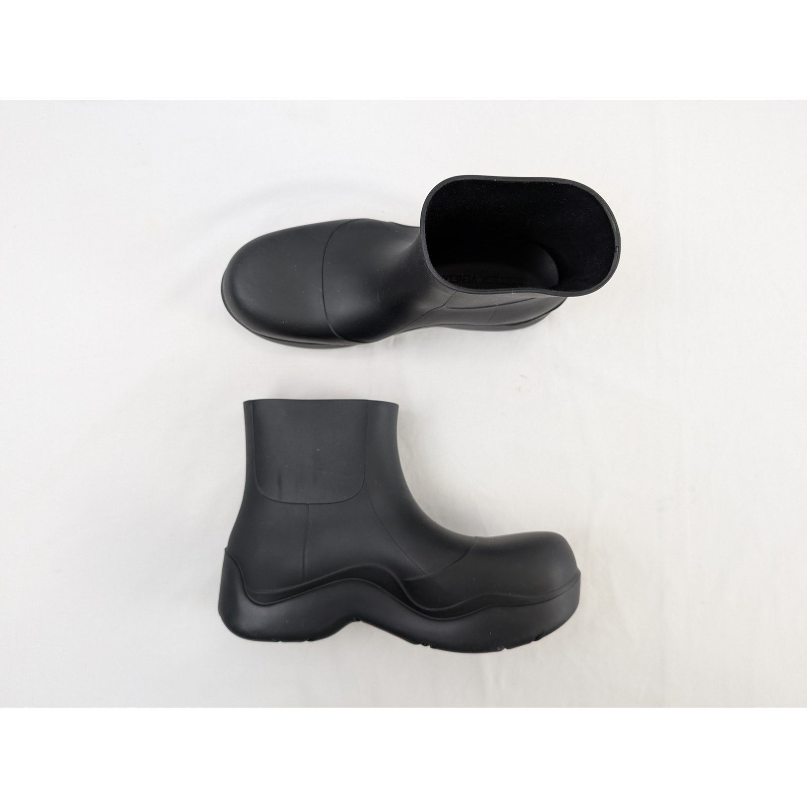 Bottega Veneta o1rshd1 Q:4 / Matt Rubber Puddle Ankle Boots in Black 44 Size US 11 / EU 44 - 1 Thumbnail