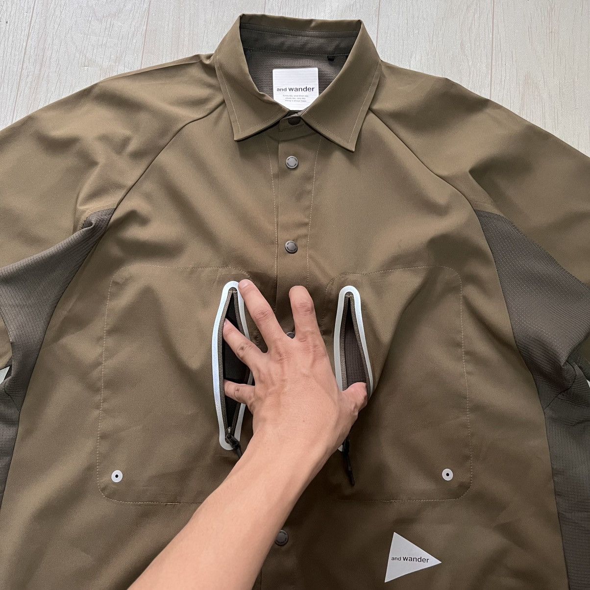 And wander logo printed panelled shirt olive green