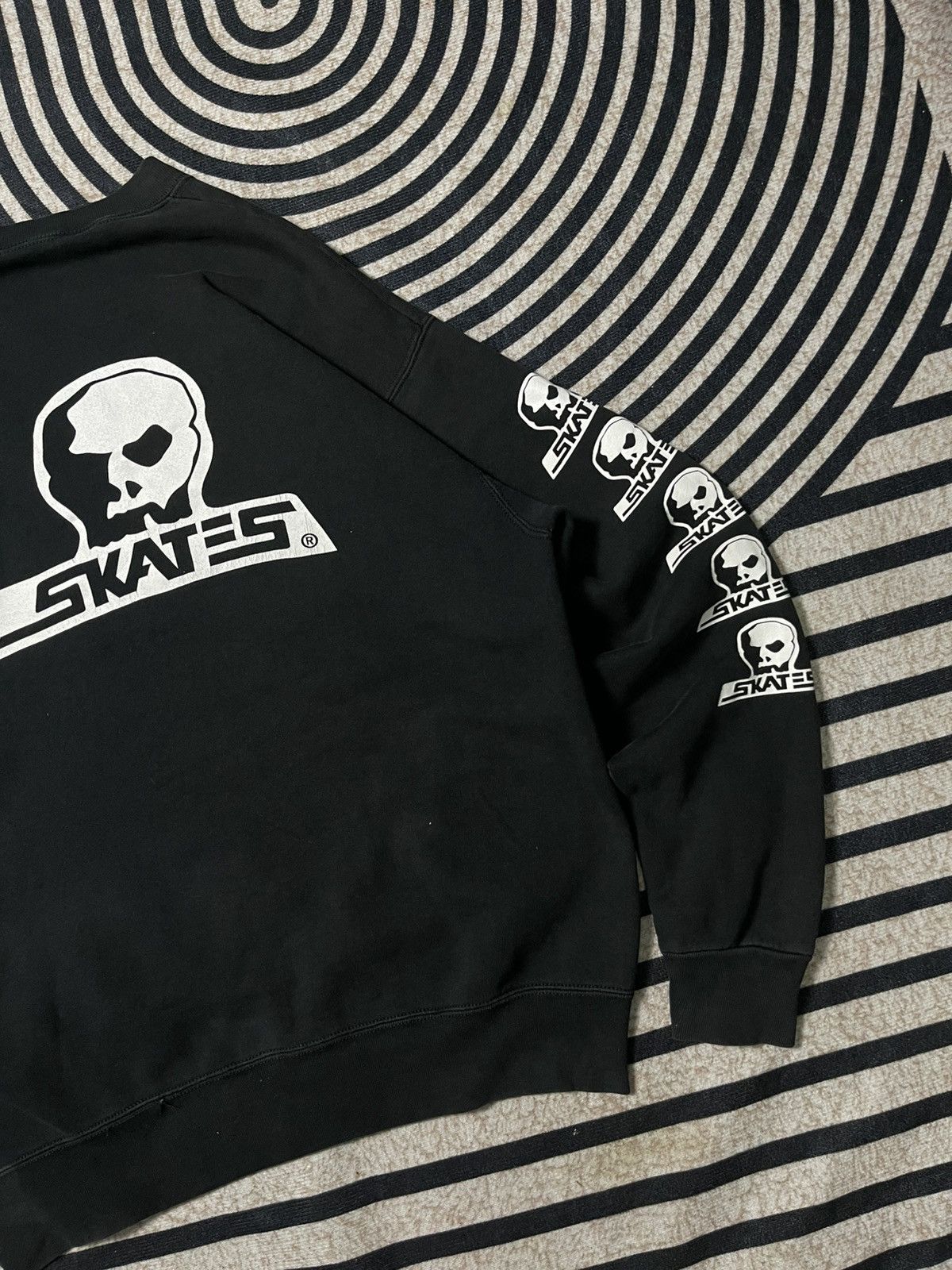 Fruit Of The Loom 90s OG SKULL SKATES SKATEBOARD SWEATSHIRT SUN FADED Size US XL / EU 56 / 4 - 11 Thumbnail