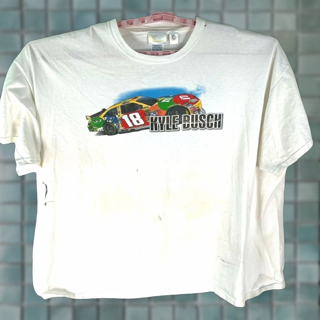 Chase Authentics Vintage Kyle Busch NASCAR M&M Men’s Short Sleeve T-Shirt 4XL White Graphic Chase Authentics Size US XXL / EU 58 / 5 - 1 Thumbnail