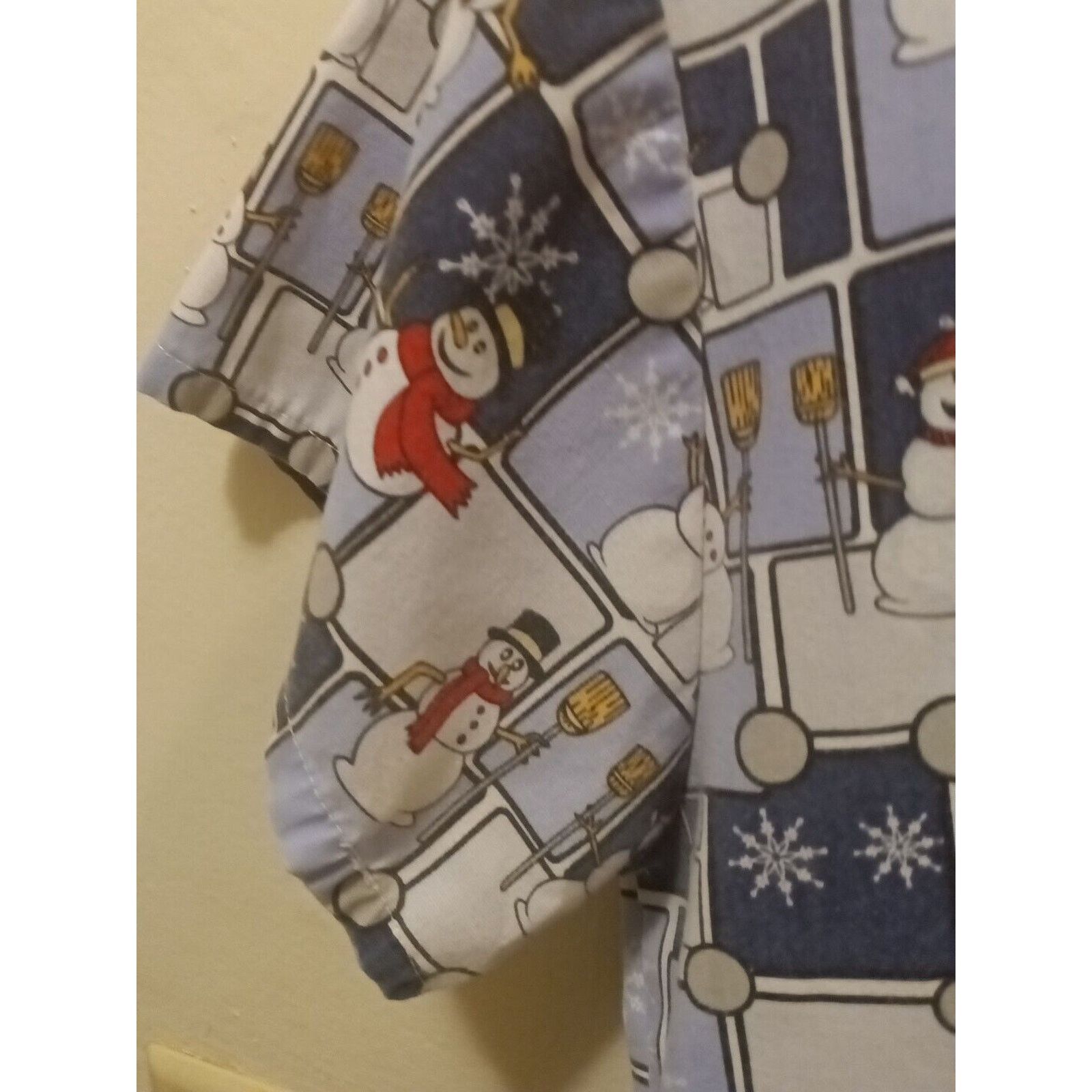 Other Absolute Medical Nursing Scrub Top Christmas Snowmen Medium Size M / US 6-8 / IT 42-44 - 4 Thumbnail