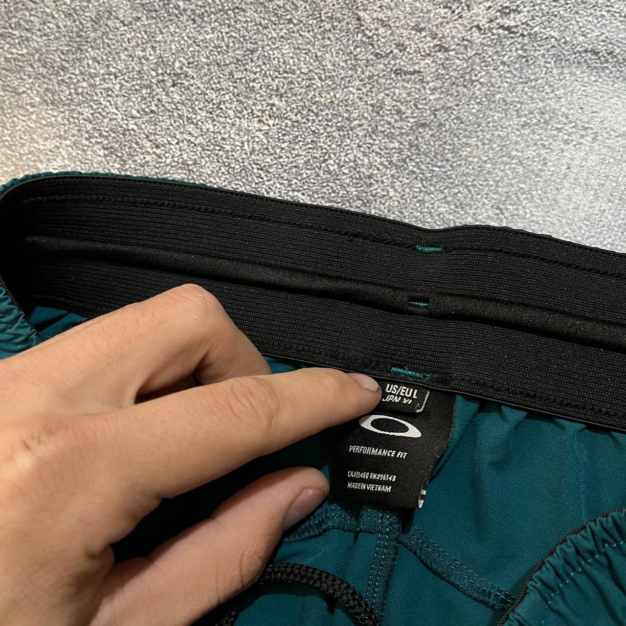 Oakley × Vintage Vintage Oakley Shorts Mini Logo Swimwear Surfing Style Y2K Size US 33 - 7 Thumbnail