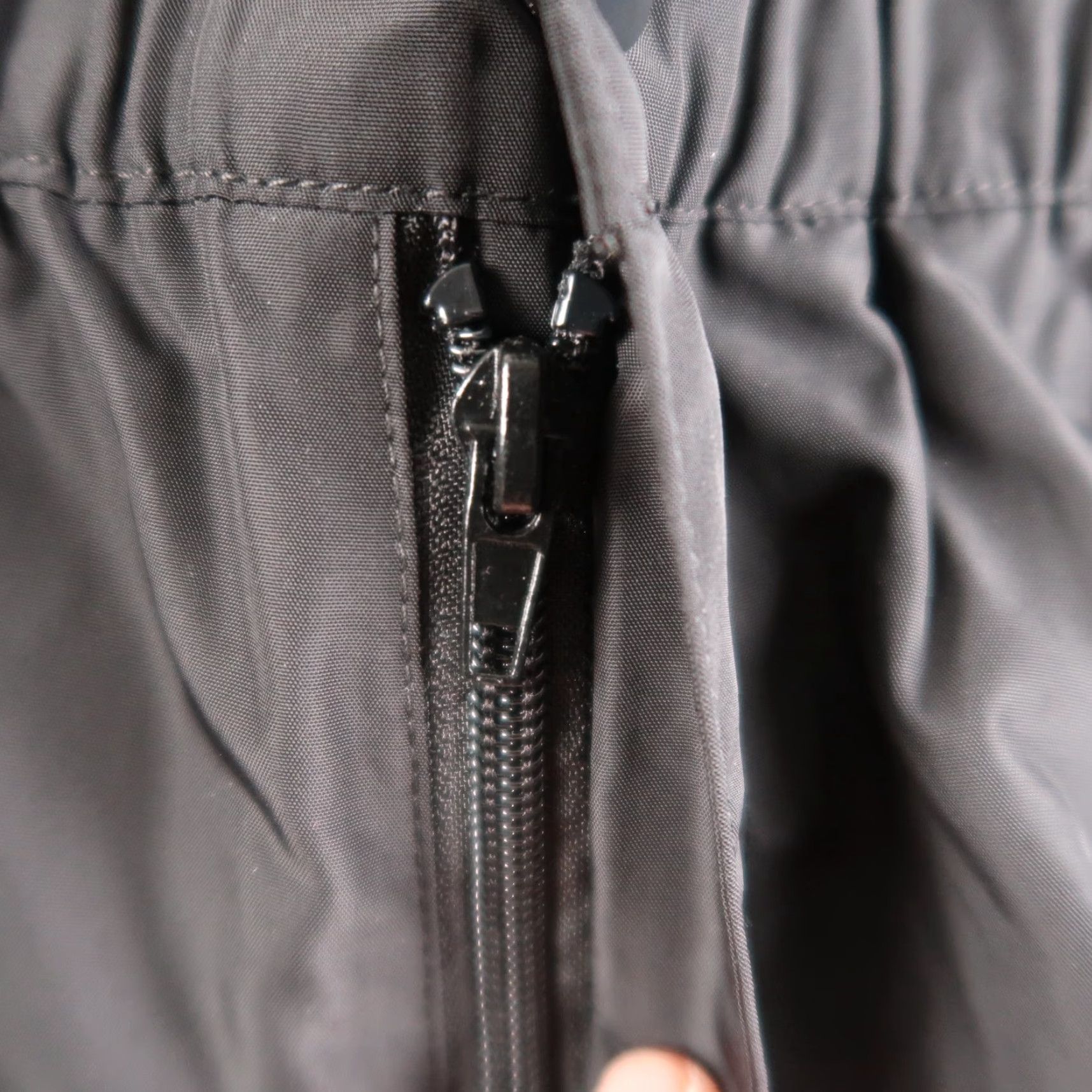 Vintage ROKIT Mens Windbreaker Pants Size L Side Zip Pockets Black Polyester Sports Size US 33 - 4 Thumbnail
