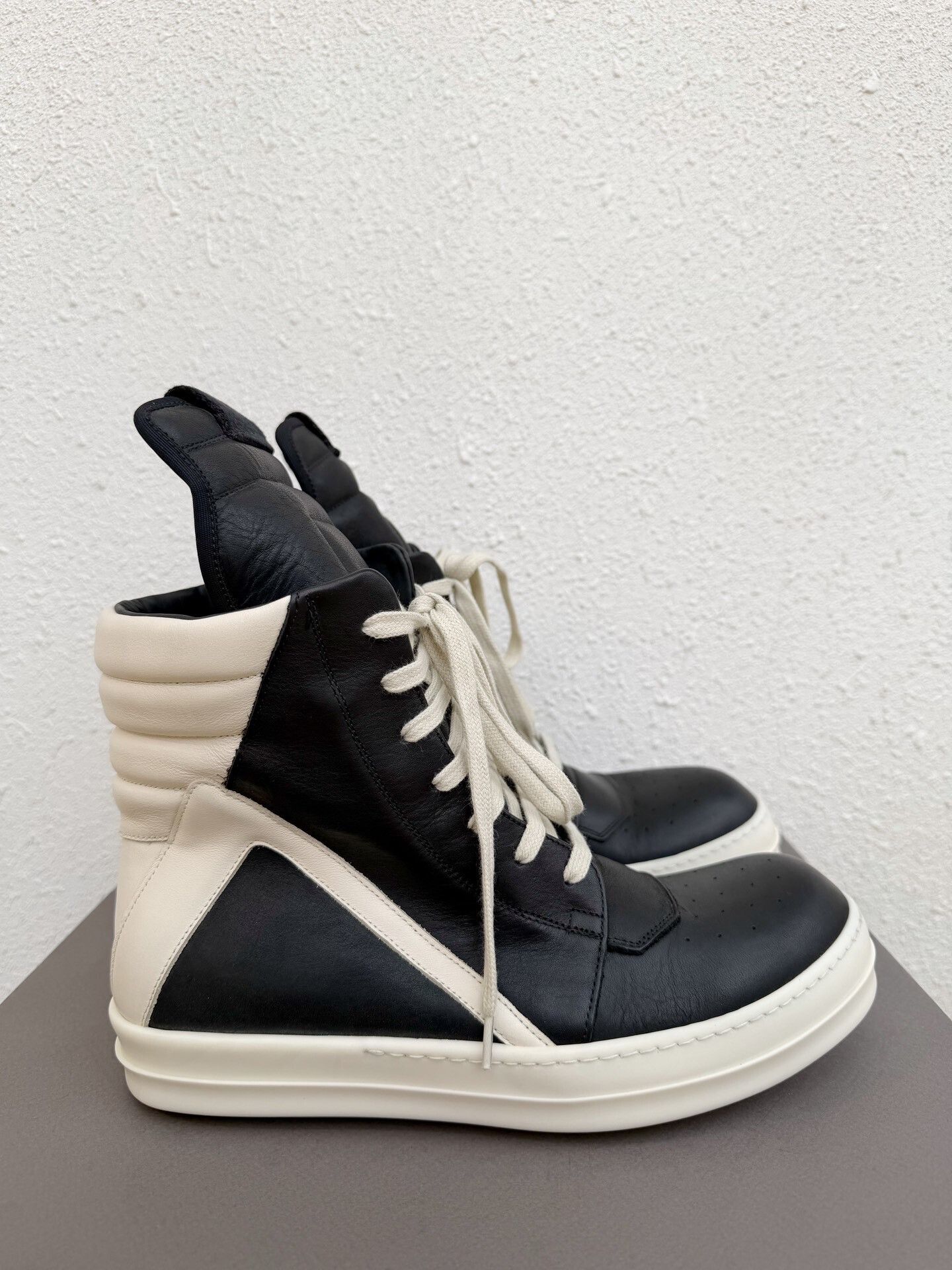Rick Owens Rick Owens Inverted Triangle High-Top Leather Size US 7 / EU 40 - 1 Thumbnail