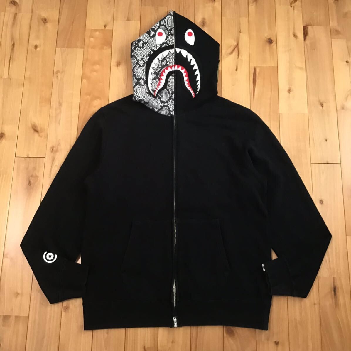 Bape 2013 BAPE Snake shark full zip hoodie a bathing ape Size US XL / EU 56 / 4 - 2 Thumbnail