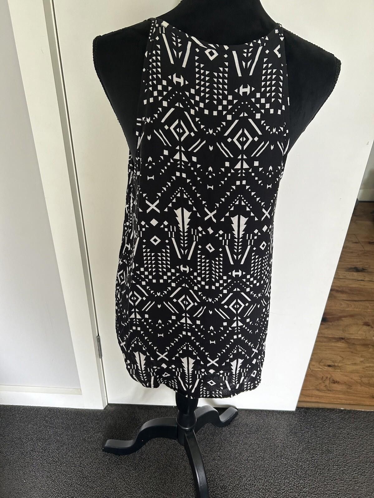 Designer Decjuba singlet Top Black & White Aztec Print - Size L (002) Size L / US 10 / IT 46 - 7 Thumbnail