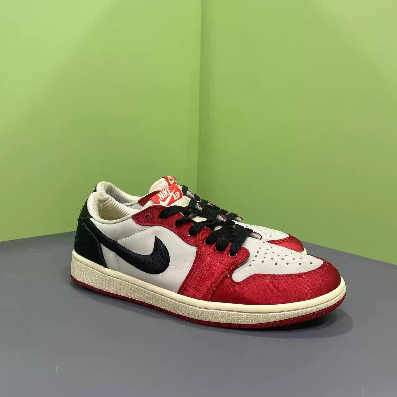 Jordan Brand Trophy Room x Air Jordan 1 Low Basketball Shoes K15 Size US 9 / EU 42 - 3 Thumbnail