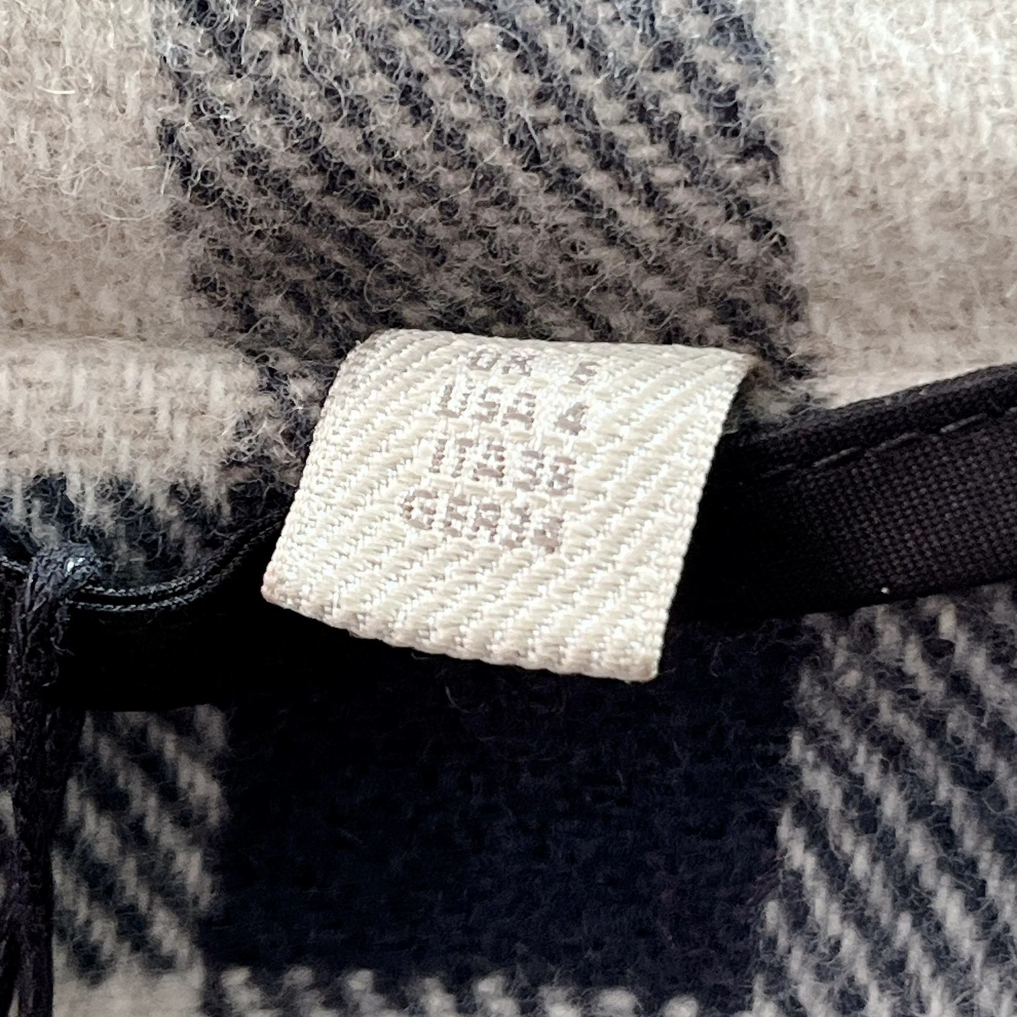 Burberry Burberry black wool coat w/ black horn buttons IT38 Size M / US 6-8 / IT 42-44 - 7 Thumbnail