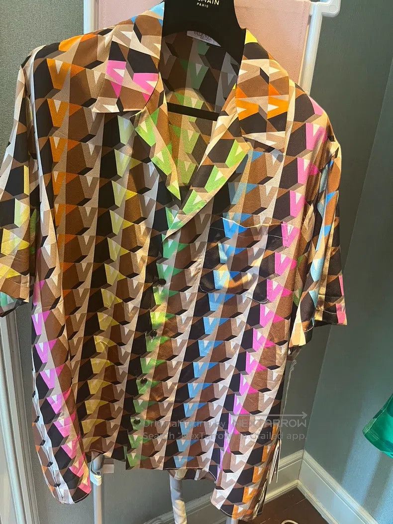 Valentino Valentino Colorful full print logo full print silk mulberr Size US S / EU 44-46 / 1 - 3 Thumbnail