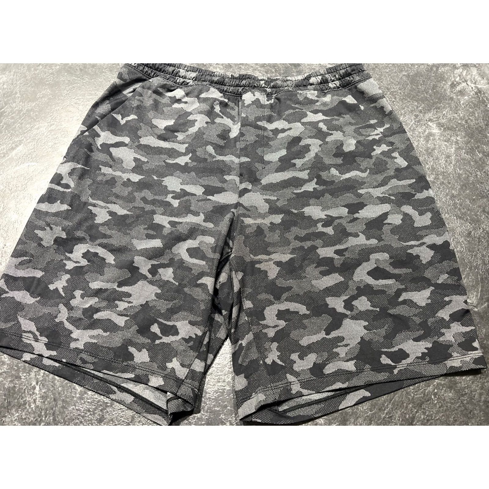 Lululemon Lululemon Mens XL Ventegated Camo Pace Breaker Lined Shorts Size US 36 / EU 52 - 2 Thumbnail