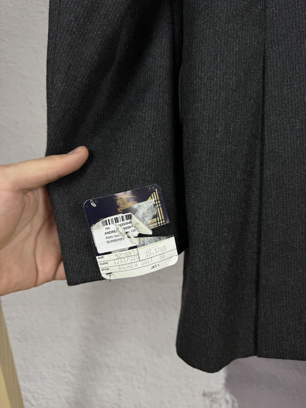 Burberry Burberry’s grey striped 2 pcs pure 110s wool suit 3 button Size 42R - 11 Thumbnail