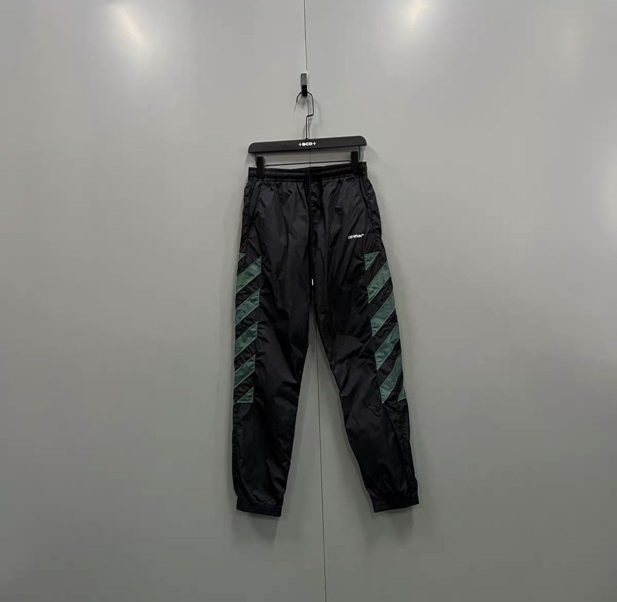Off-White OFF-WHITE OW Diagonal Stripe Sweatpants J41 Size US 34 / EU 50 - 1 Thumbnail