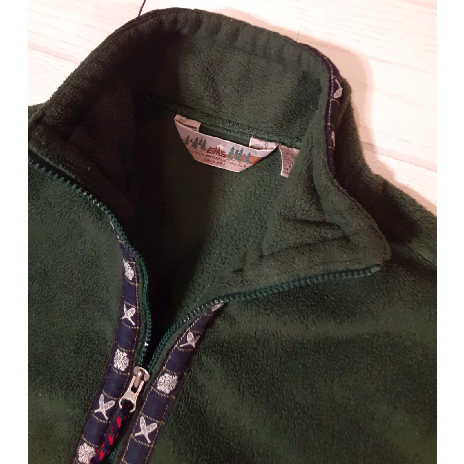 Eastern Mountain Sports VINTAGE Eastern Mountain Sports Sweatshirt 1/4 Zip Green Fleece Large Unisex Adults Winter Snowshoe Theme Size US L / EU 52-54 / 3 - 4 Thumbnail
