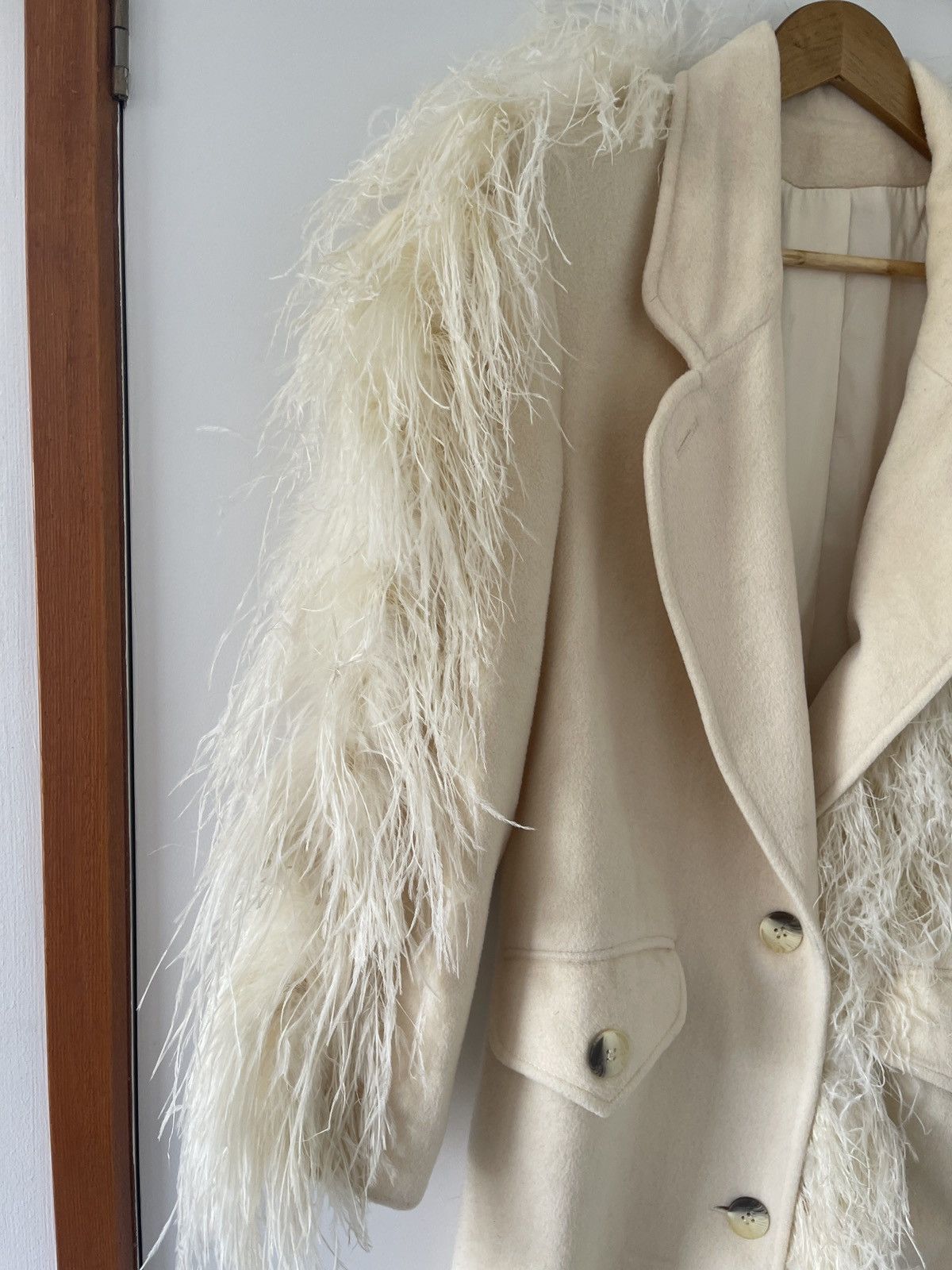 Vintage Vintage Cream Wool Coat with Ostrich Feathers Size M / US 6-8 / IT 42-44 - 5 Thumbnail