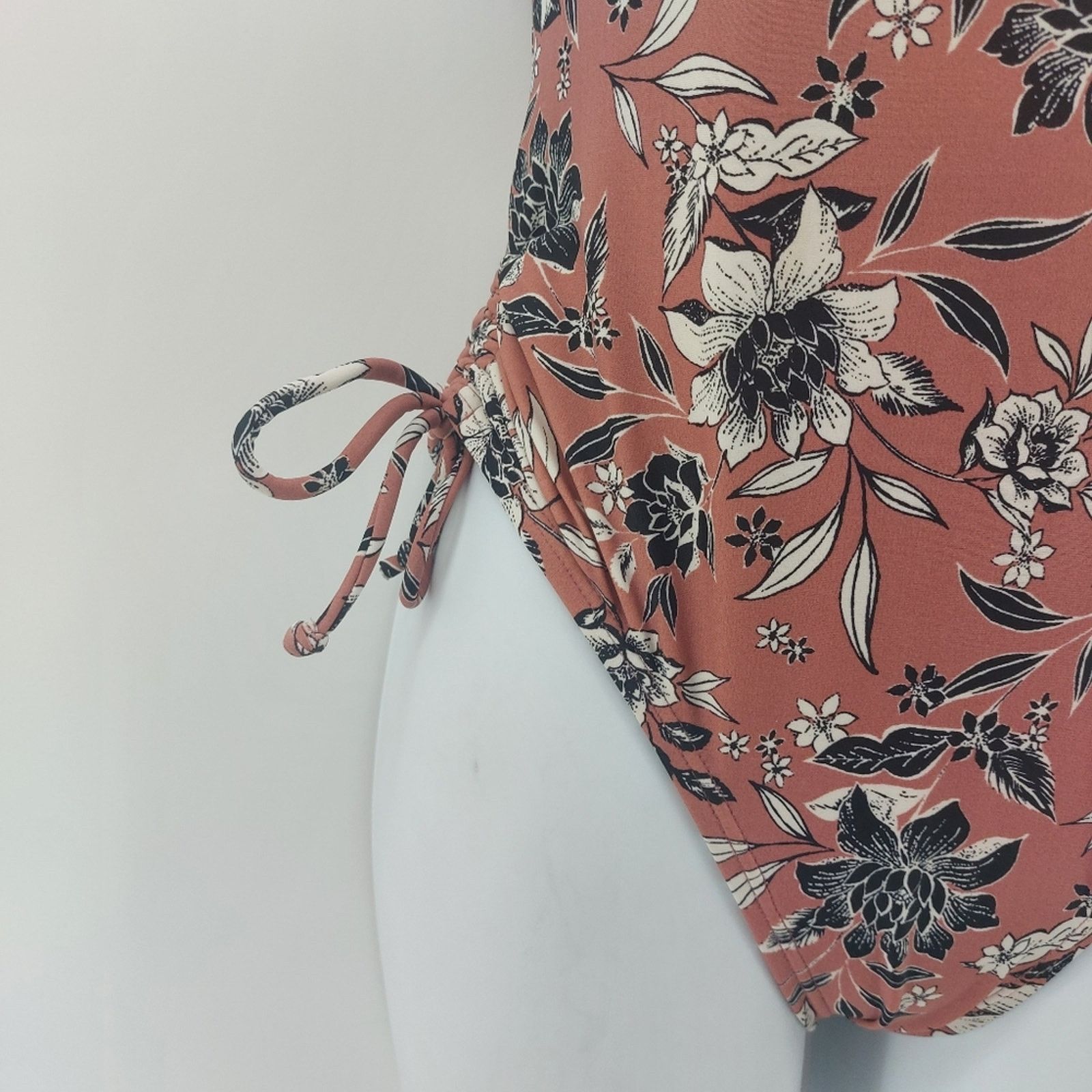 Other Kona Sol Women's Swimsuit Halter Top Floral Mauve Black Sz S Size S / US 4 / IT 40 - 6 Thumbnail