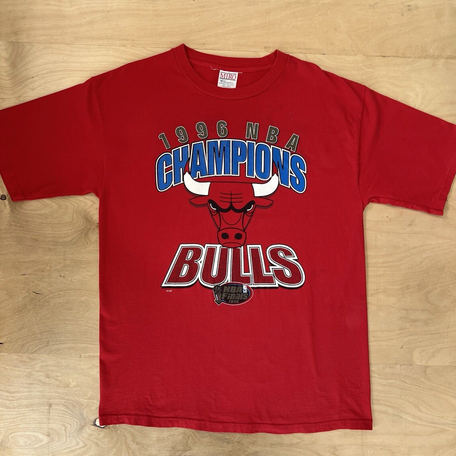 Vintage Vintage Chicago Bulls Shirt XL Red 1996 NBA Finals Champs Size US XL / EU 56 / 4 - 2 Thumbnail