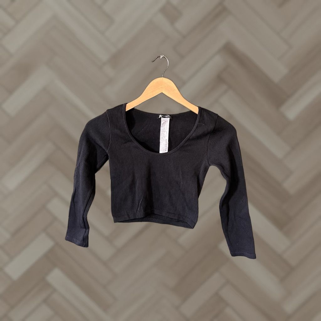 Zara Zara Womens Black Long Sleeve Cropped T-Shirt Knit Size M/L Round Neck Size M / US 6-8 / IT 42-44 - 1 Thumbnail