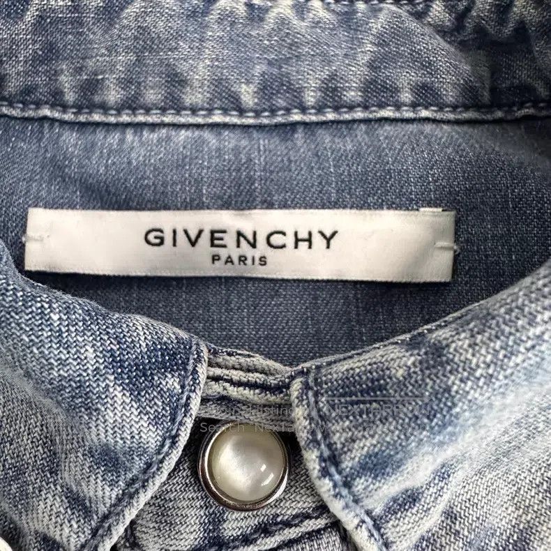 Givenchy Givenchy Pearl Buttoned Five-Star Denim Jacket Size XS / US 0-2 / IT 36-38 - 3 Thumbnail