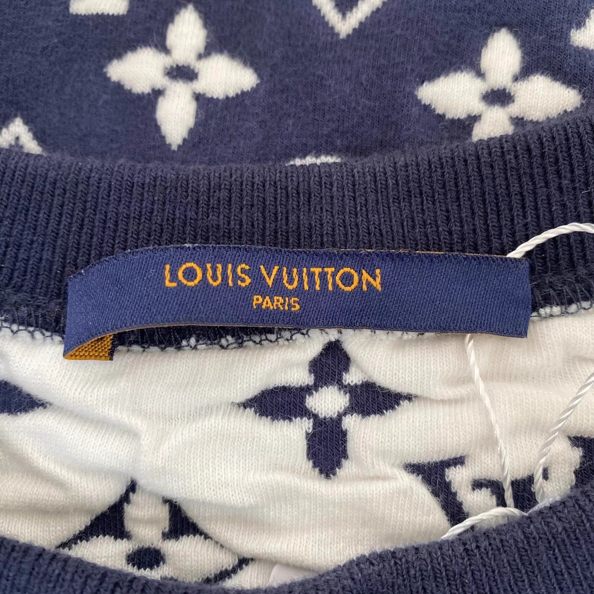 Louis Vuitton Louis Vuitton full logo overshirt M Size US M / EU 48-50 / 2 - 5 Thumbnail