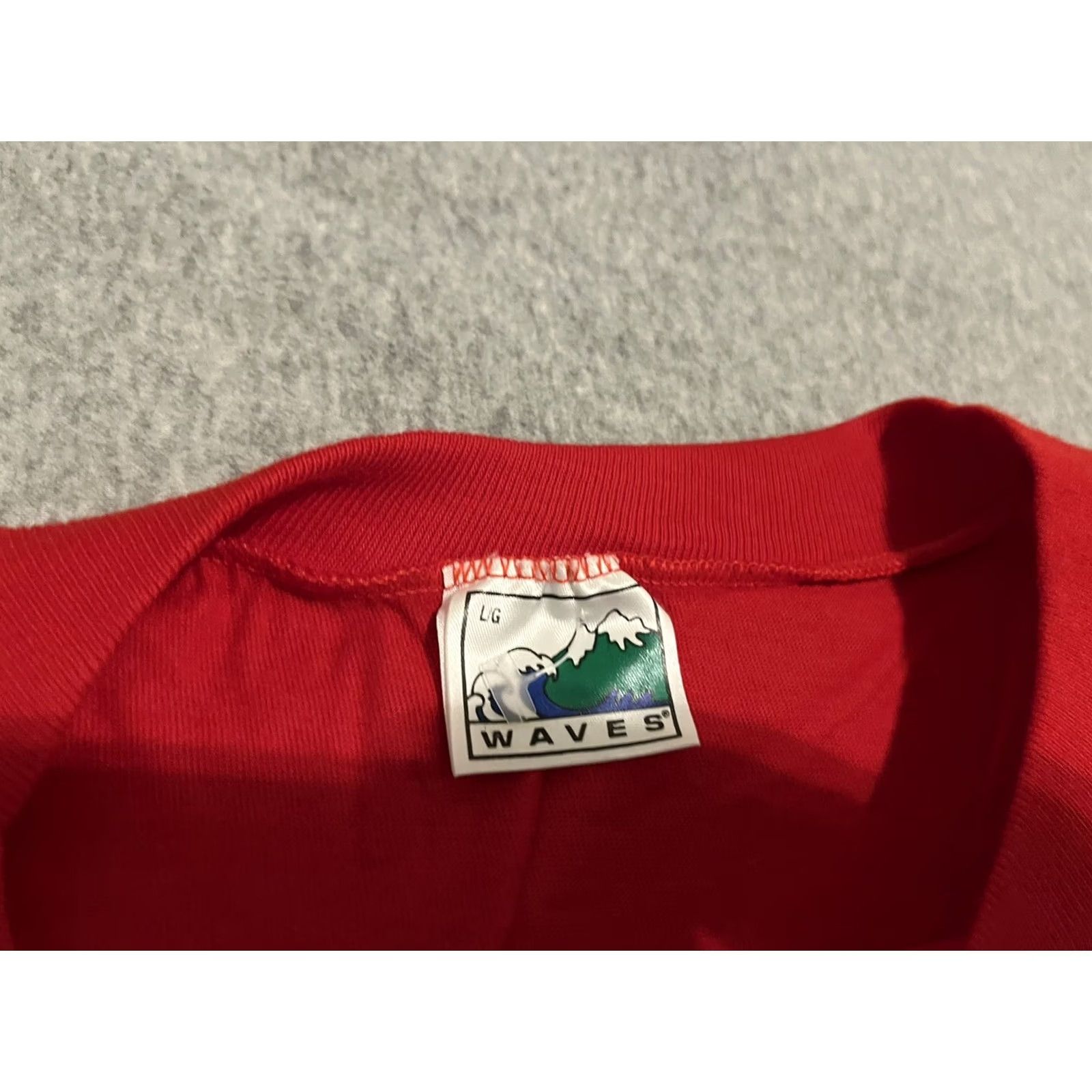 Vintage VINTAGE Raptors Waves Red T-Shirt Size L Mens 1994 Basketball Team 90s Shirt Size US L / EU 52-54 / 3 - 5 Thumbnail