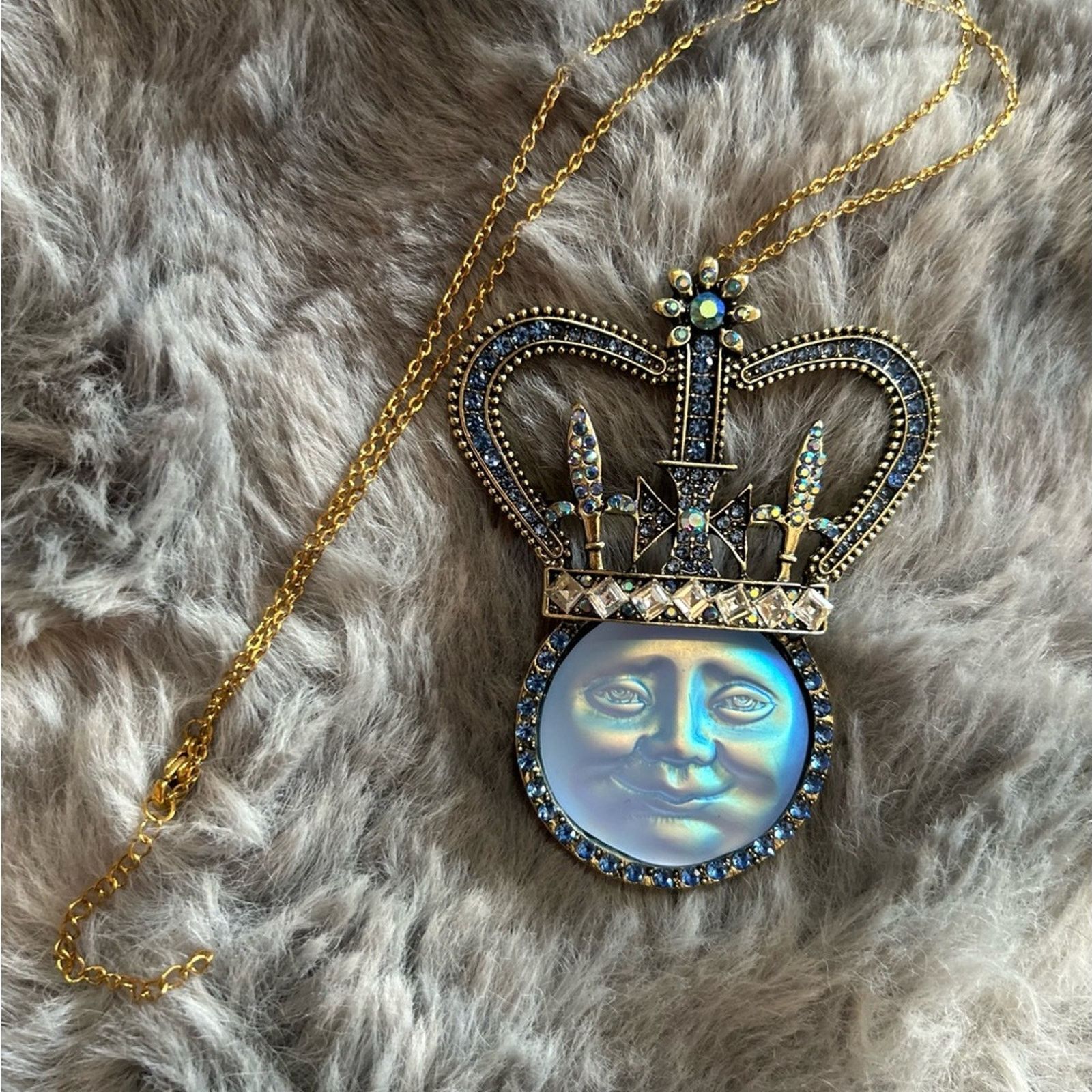 Jewelry Iridescent 3D man in the moon face king brooch pendant Size ONE SIZE - 9 Thumbnail